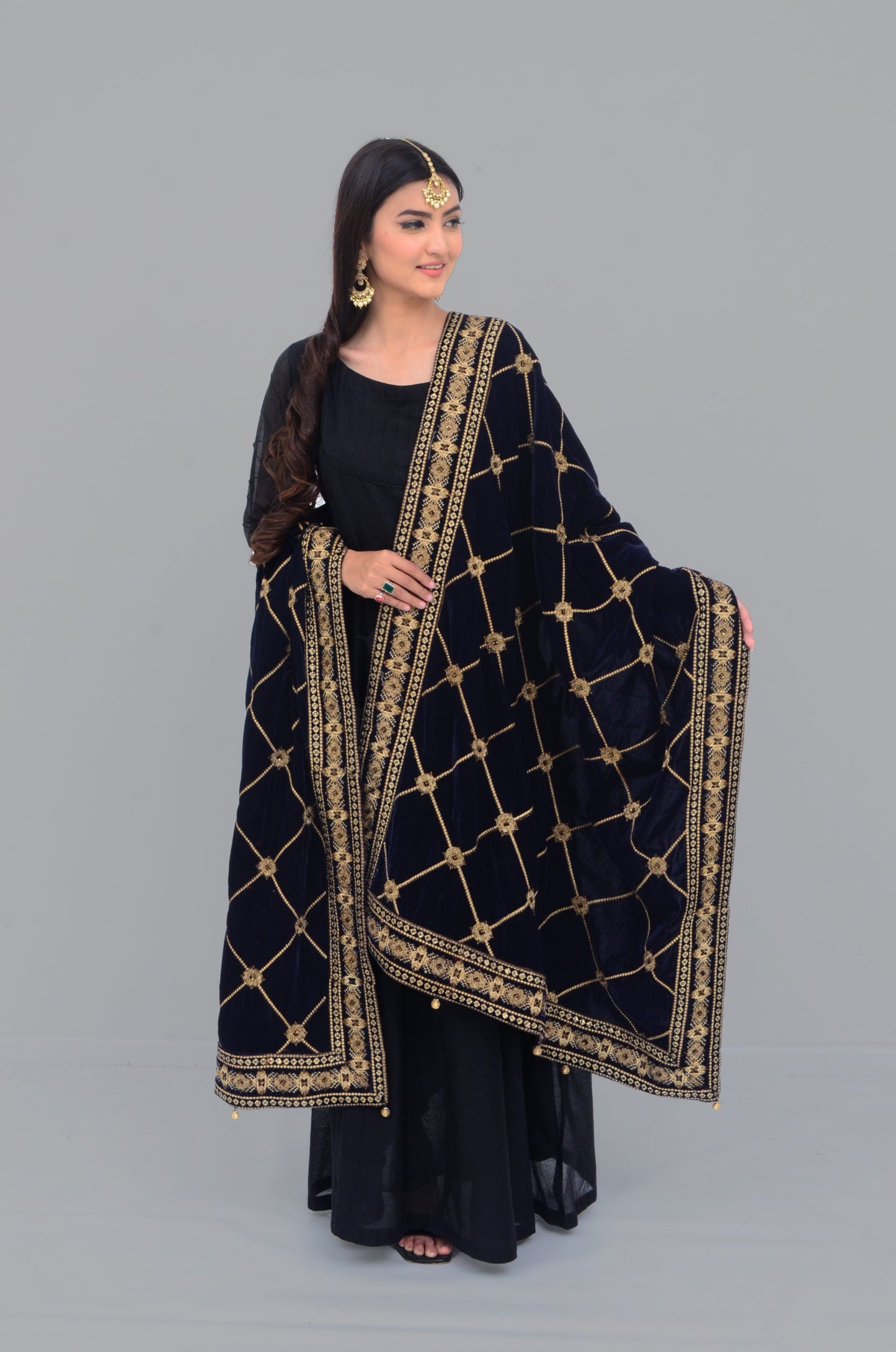 Ellena - Embroidered Velvet Shawl