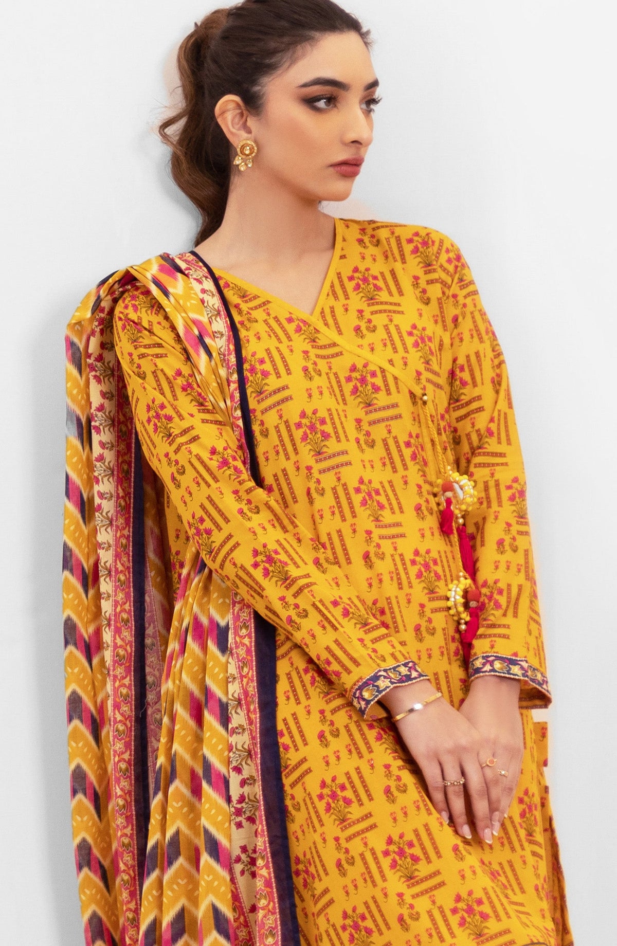 Orient - Unstitched 3 Piece Printed Lawn Shirt , Cambric Pant and Lawn Dupatta