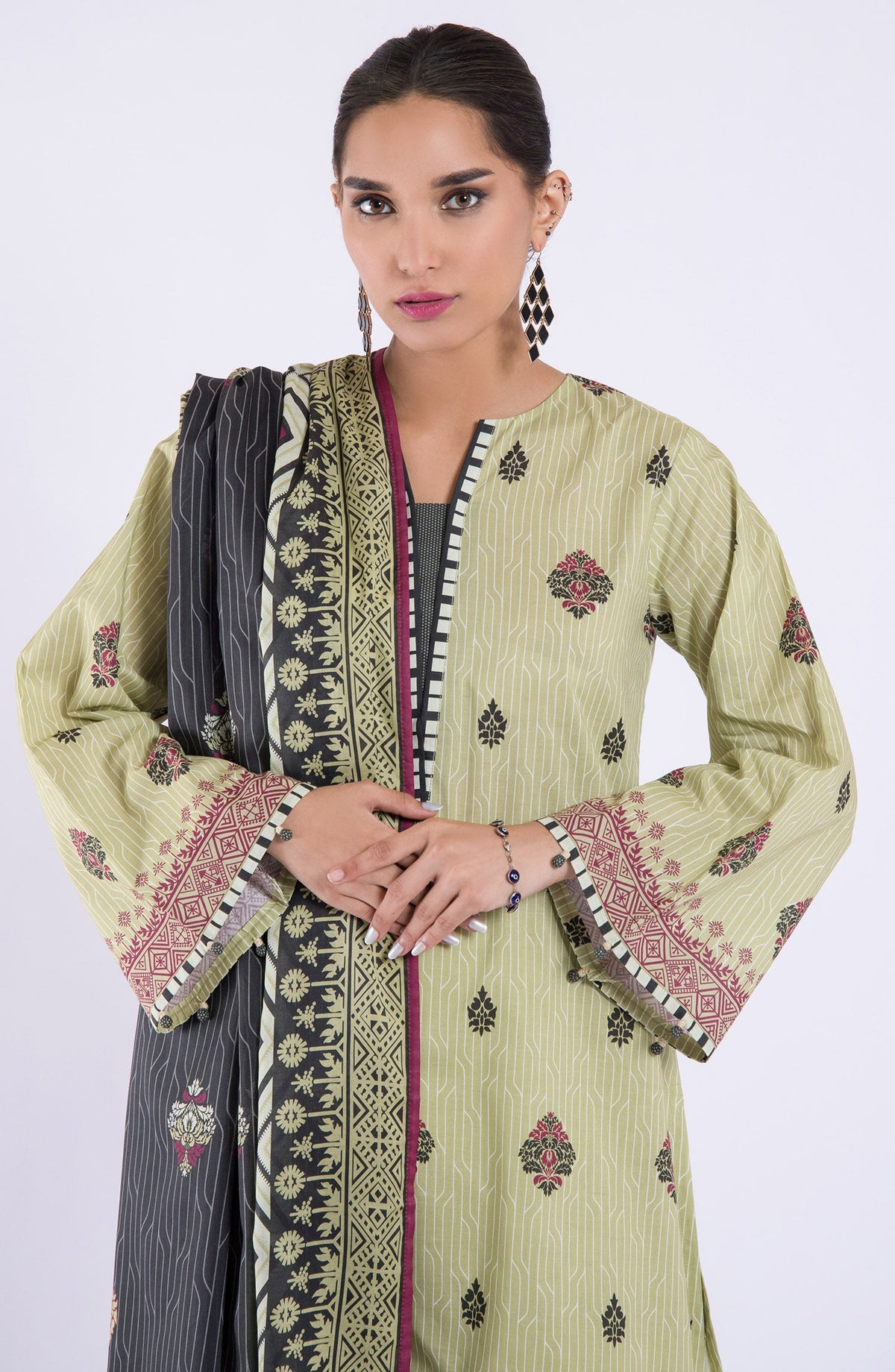 Orient - Unstitched 3 Piece Printed Lawn Shirt , Cambric Pant and Lawn Dupatta