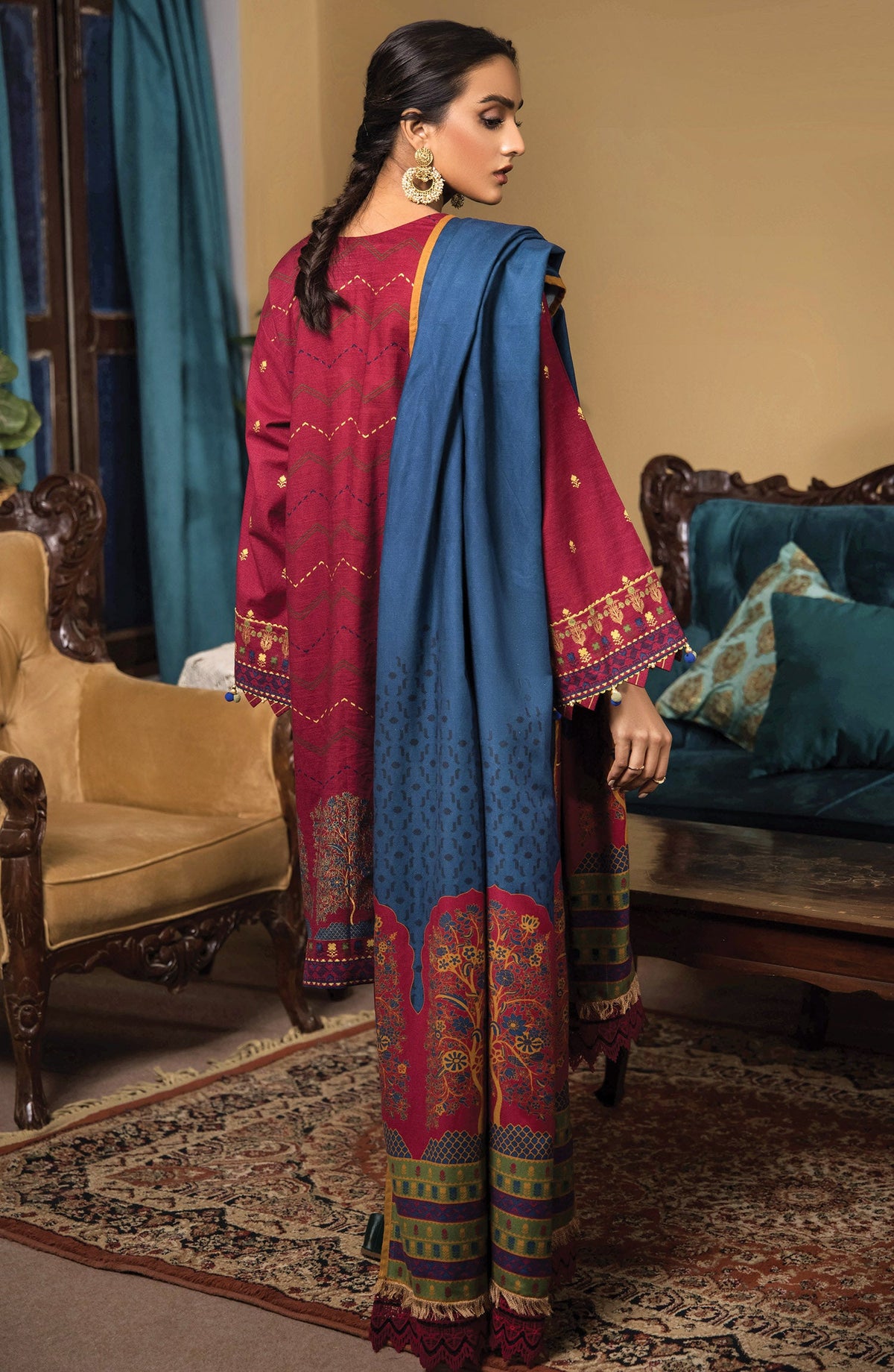 Orient - Unstitched 3 Piece Embroidered Khaddar Shirt , Khaddar Pant and Acrylic Dupatta