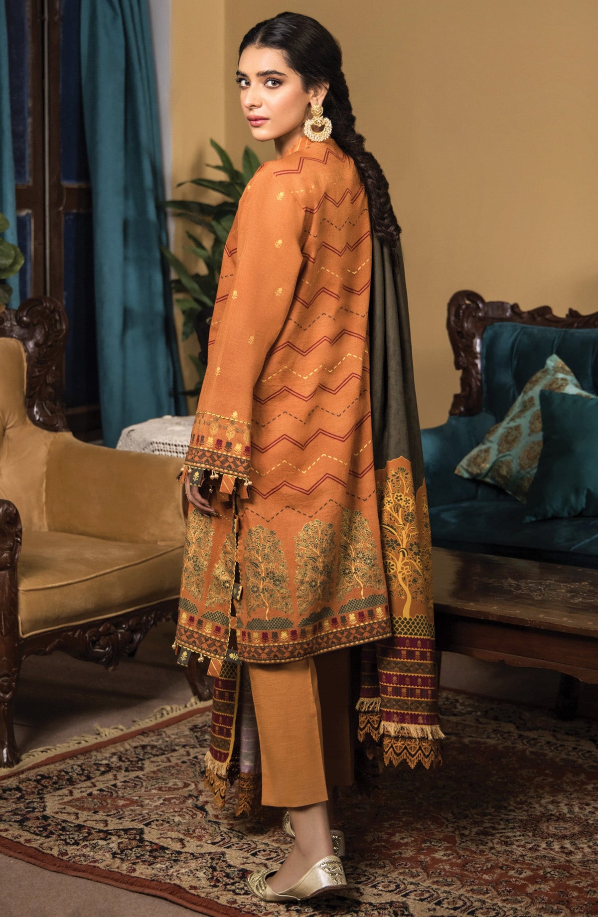 Orient - Unstitched 3 Piece Embroidered Khaddar Shirt , Khaddar Pant and Acrylic Dupatta