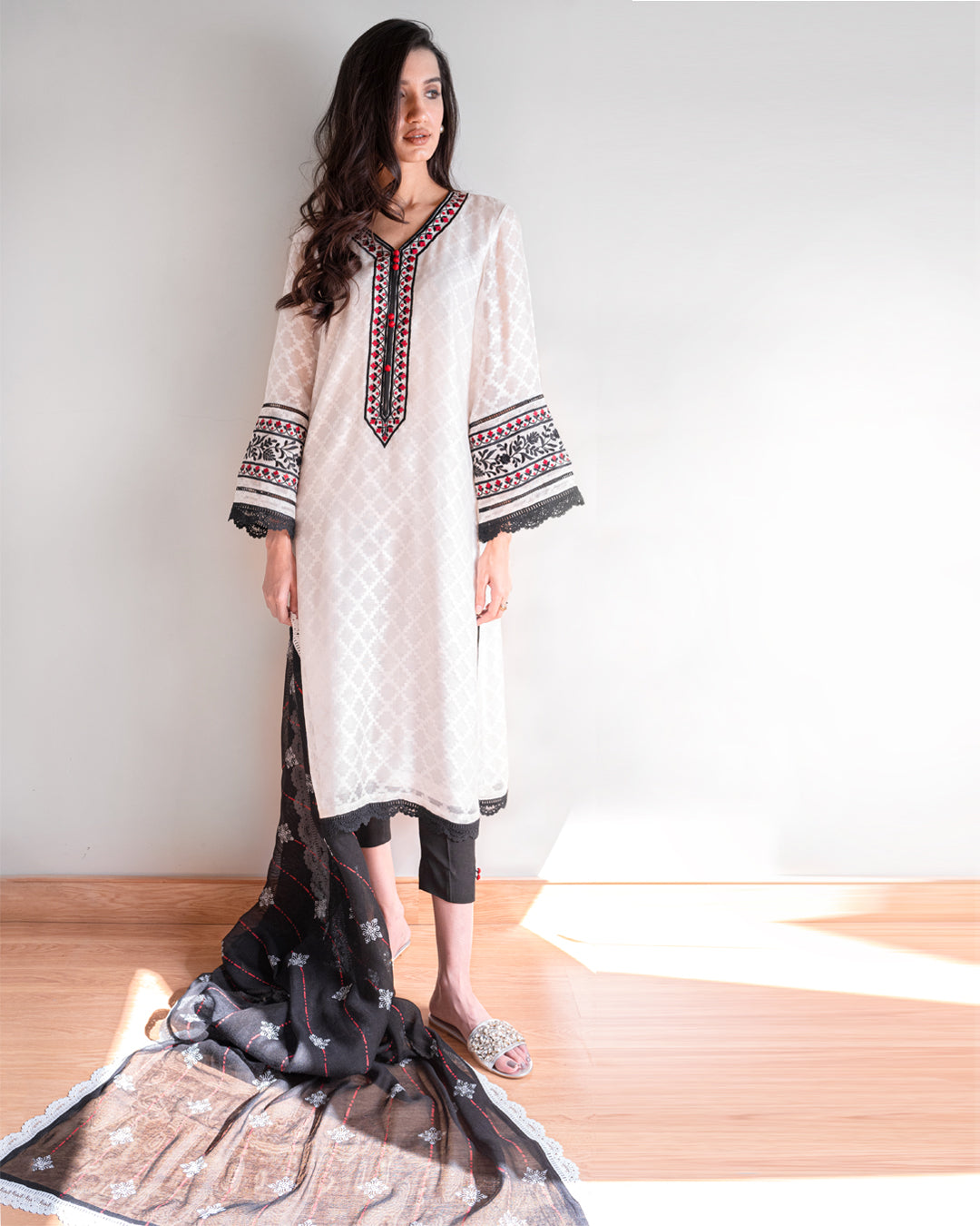 Ayesha Naveed - Daisy