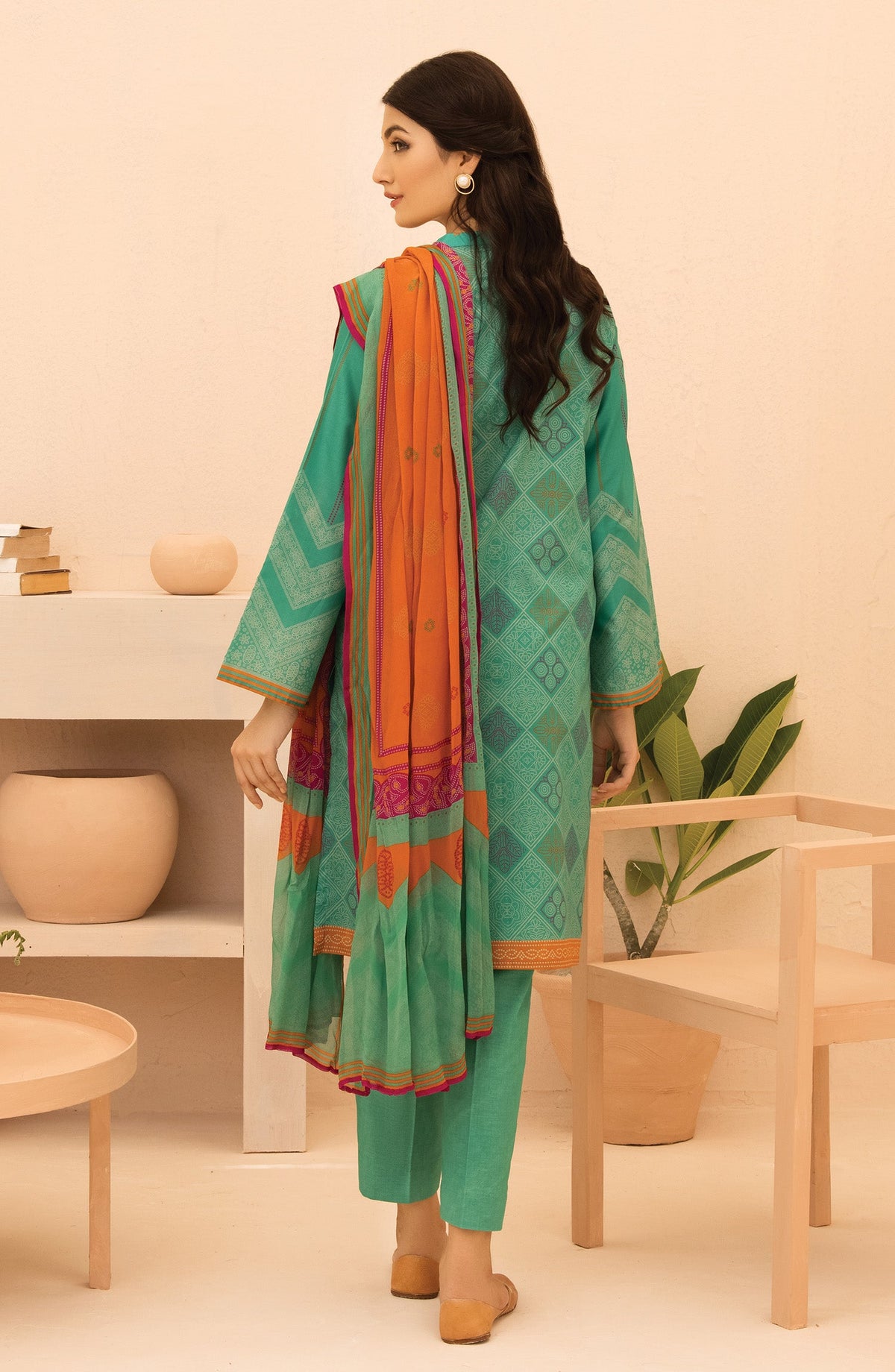 Orient - Unstitched 3 Piece Printed Lawn Shirt , Cambric Pant and Chiffon Dupatta