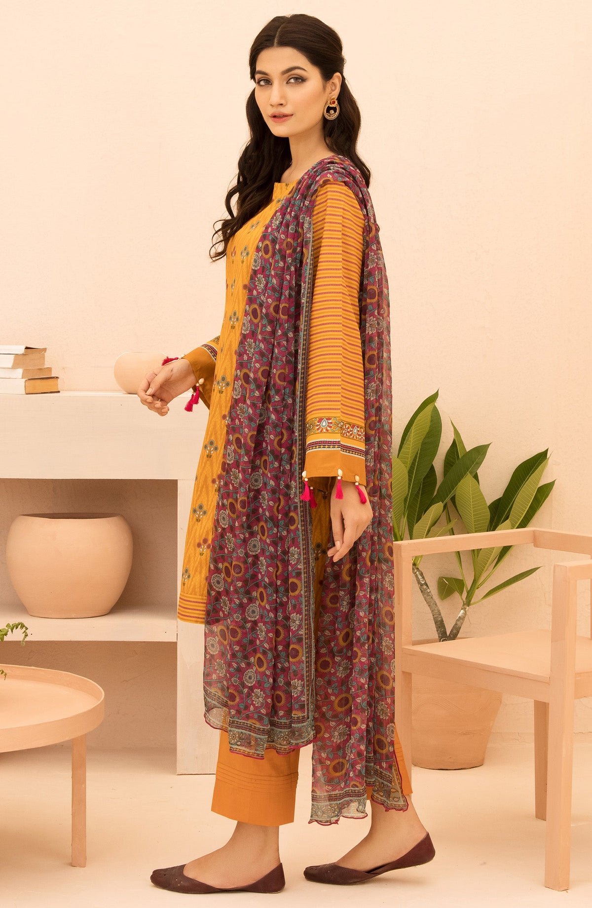 Orient - Unstitched 3 Piece Printed Lawn Shirt , Cambric Pant and Chiffon Dupatta