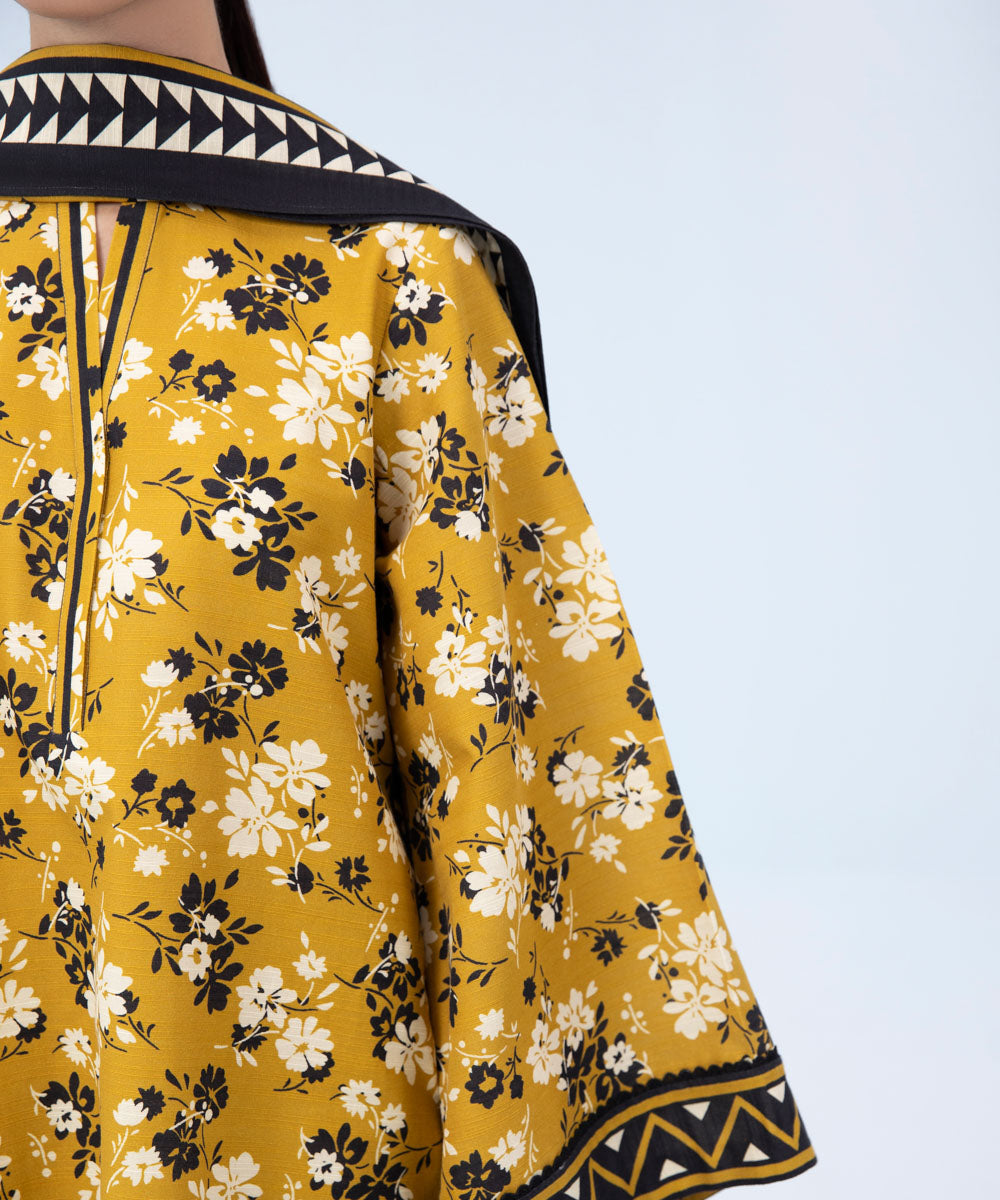 Sapphire - 3 Piece - Printed Khaddar Suit