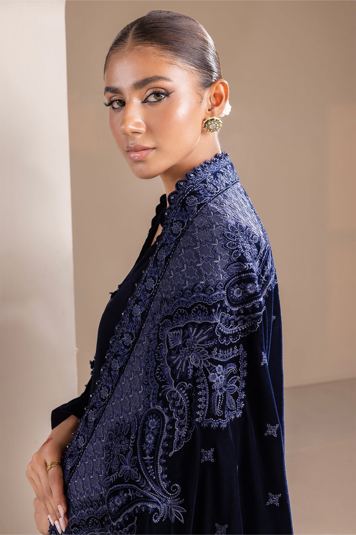 Baroque - EMBROIDERED VELVET SHAWL VS-46