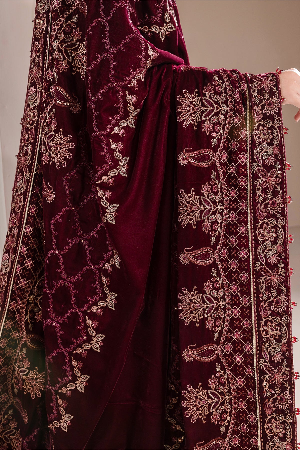 Baroque - EMBROIDERED VELVET SHAWL VS-47