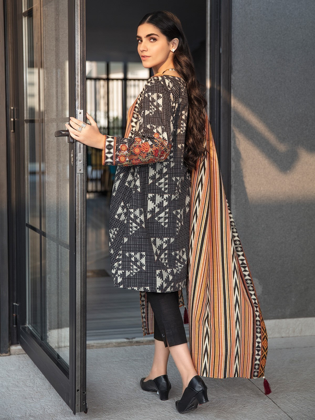 Edenrobe - Pret 2Pc Embroidered Khaddar Shirt Dupatta - EWTKE20-67357 (2PC-D)