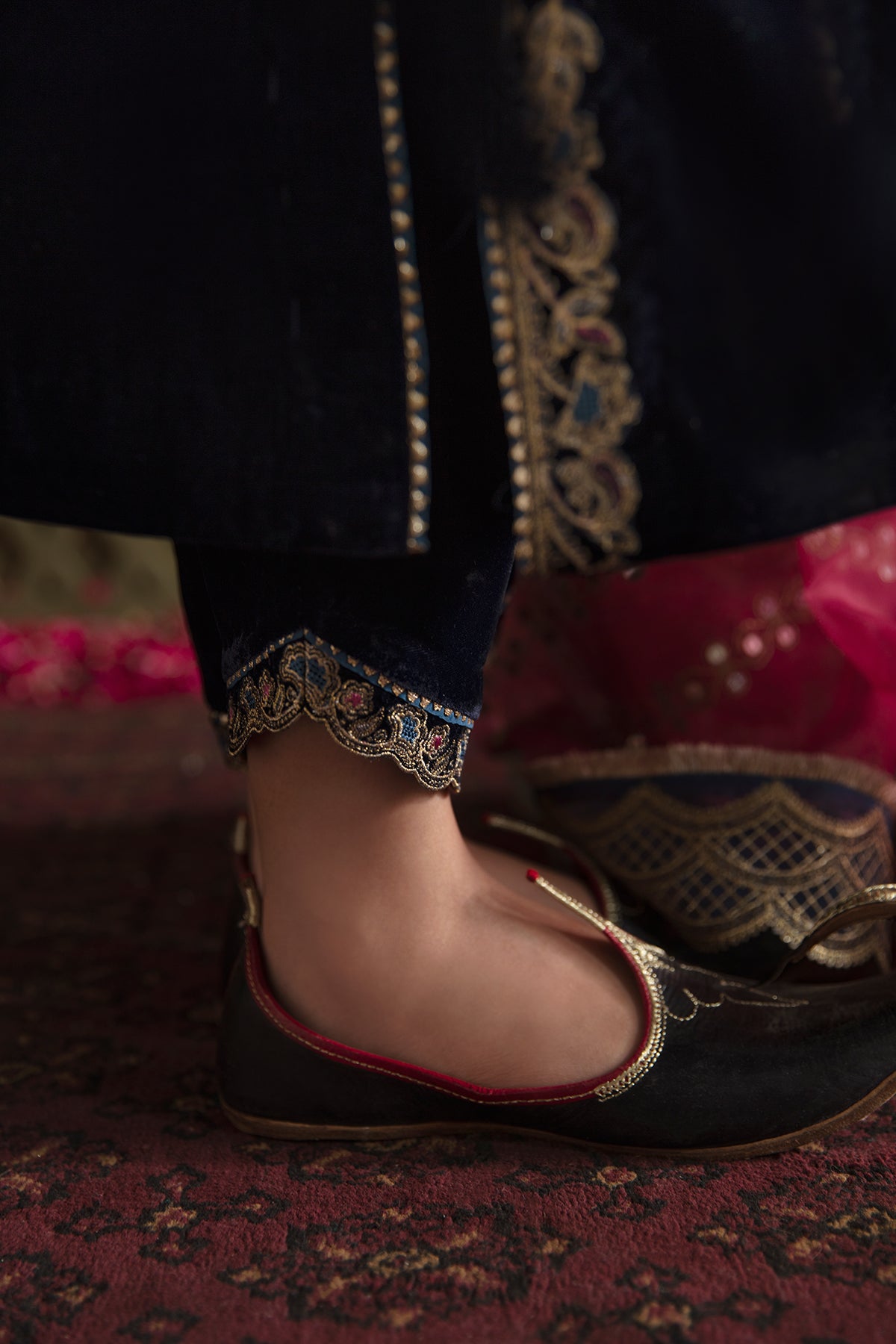 Baroque - EMBROIDERED VELVET UF-463