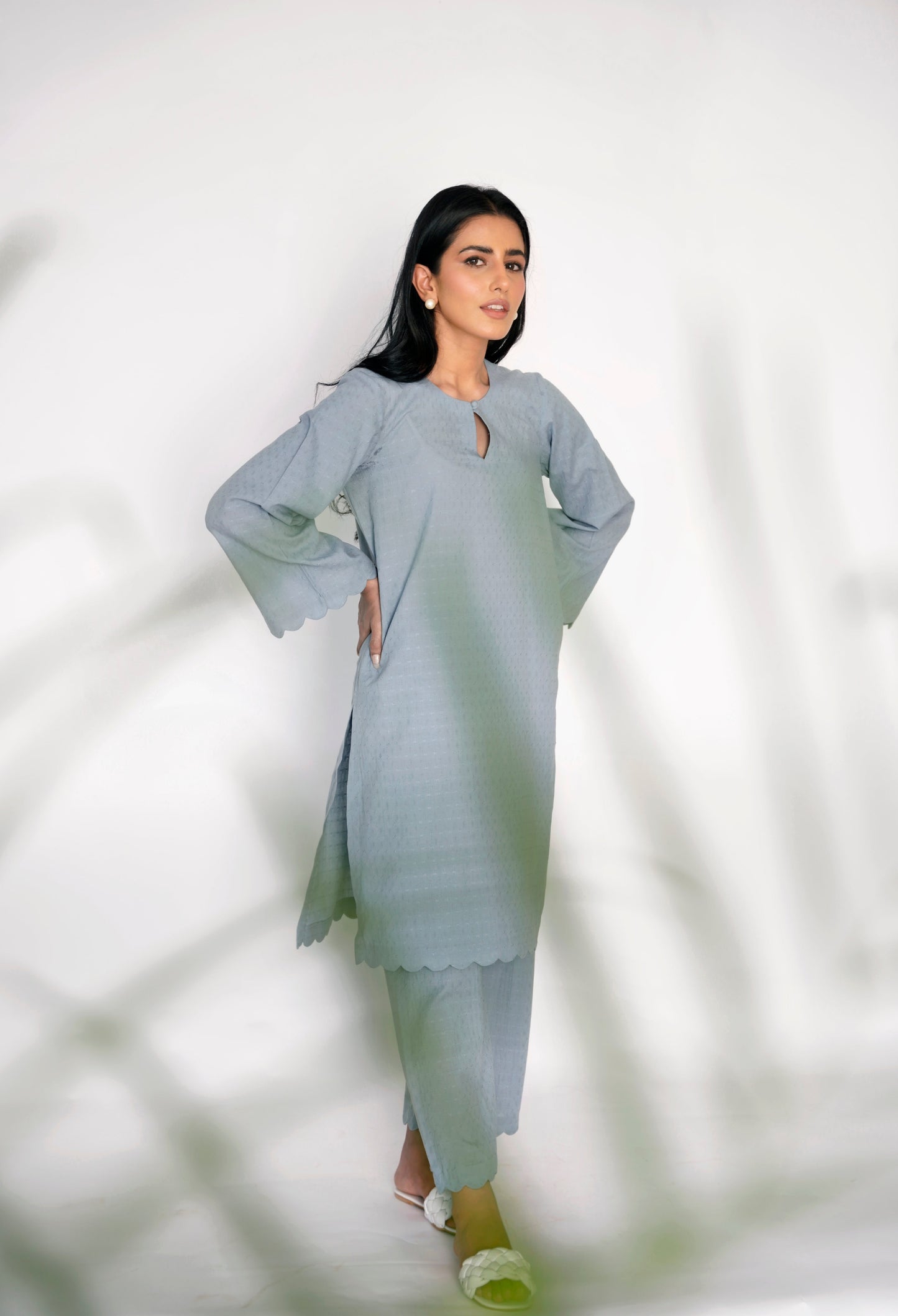 Ayesha Naveed - Perisian blue