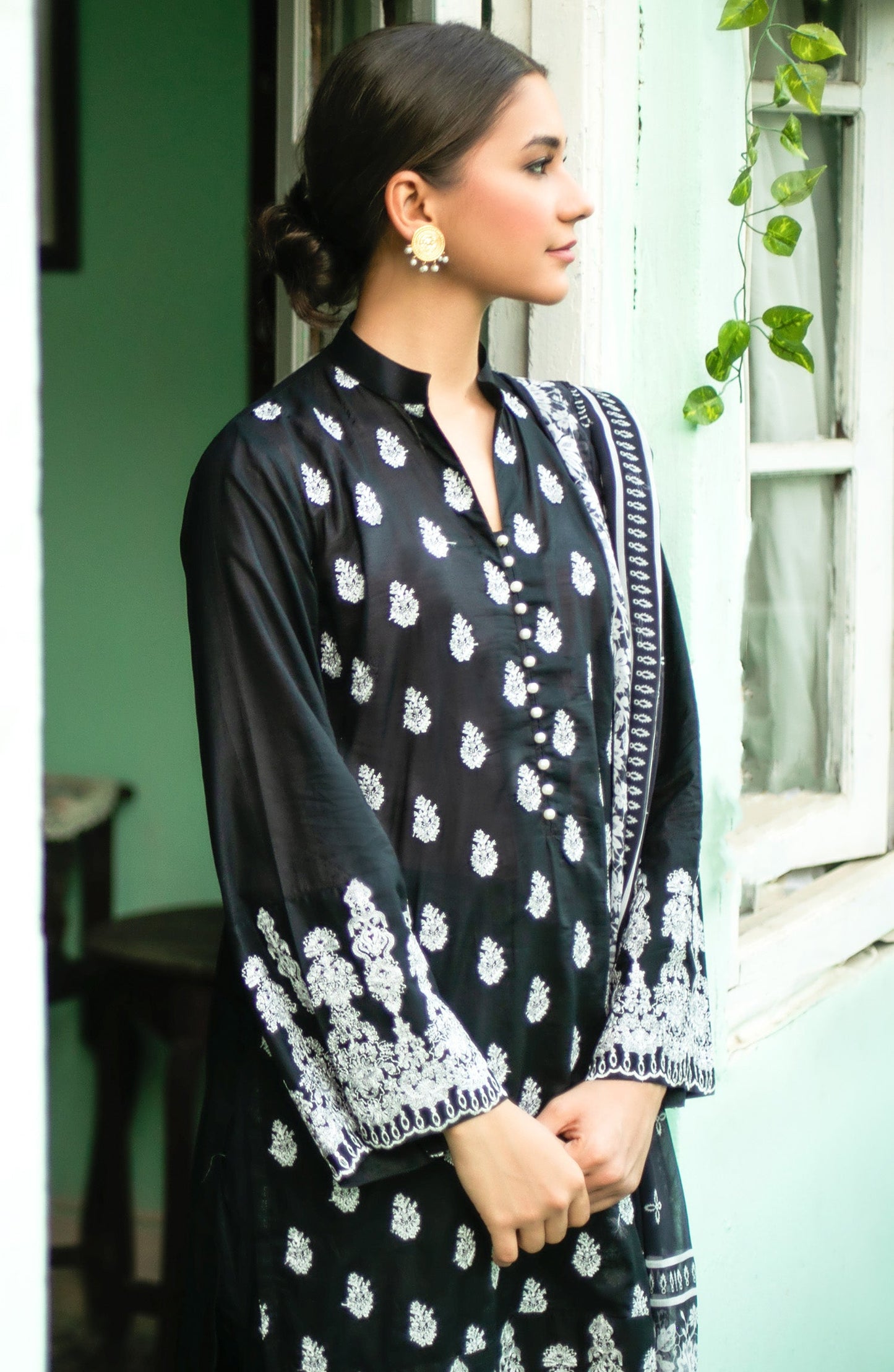 Orient - Unstitched 3 Piece Heavy Embroidered Lawn Suit