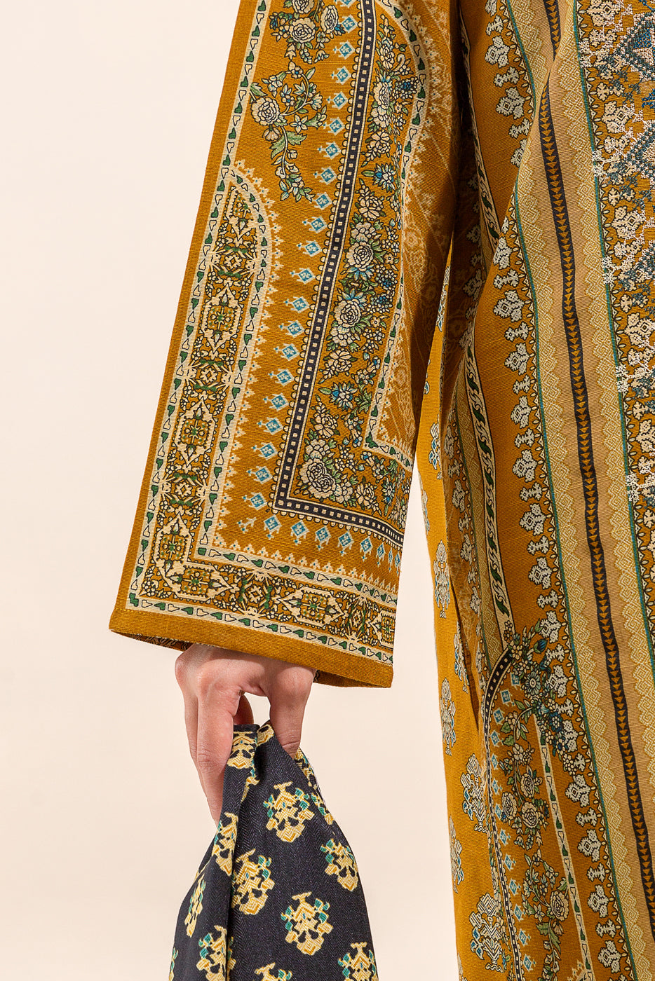 Beechtree - 3 PIECE - EMBROIDERED KHADDAR SUIT - GLAZED CARAMEL (UNSTITCHED)