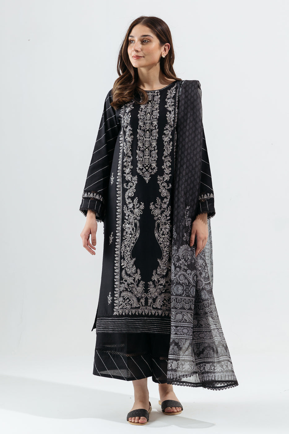 Beechtree - Radiant Black-Embroidered-3P