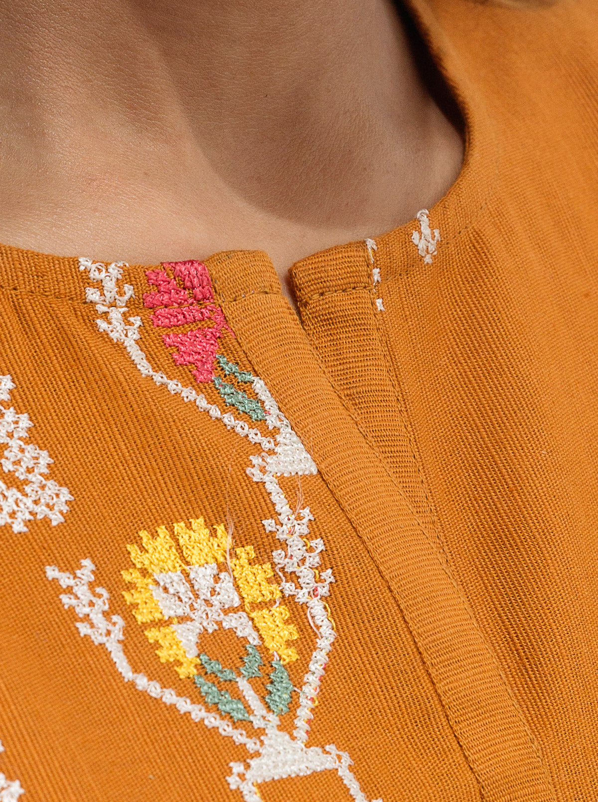 Beechtree - EMBROIDERED SLUB KHADDAR SHIRT (PRET)