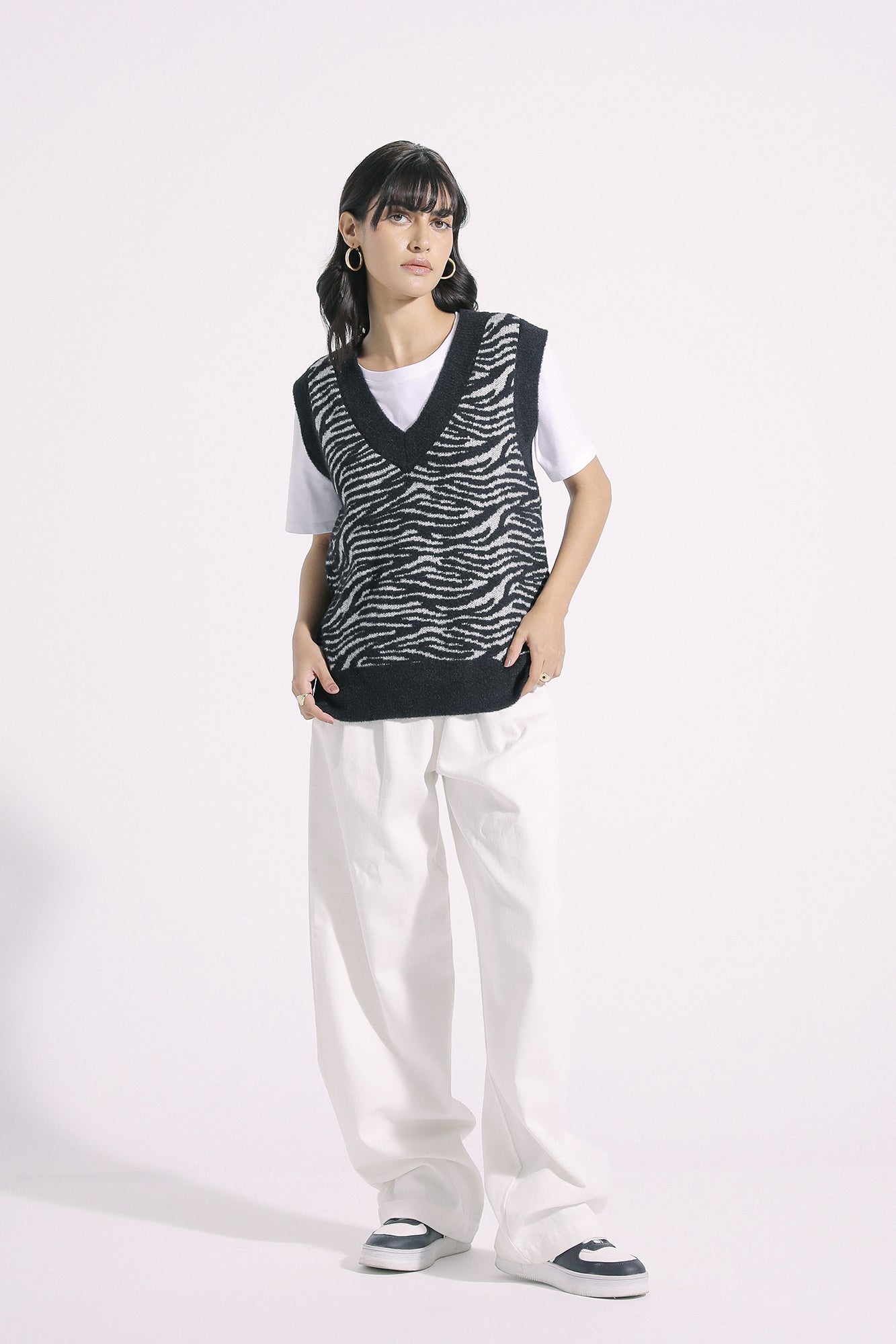 Ethnic - ZEBRA JACQUARD KNIT VEST (E0556/108/902)