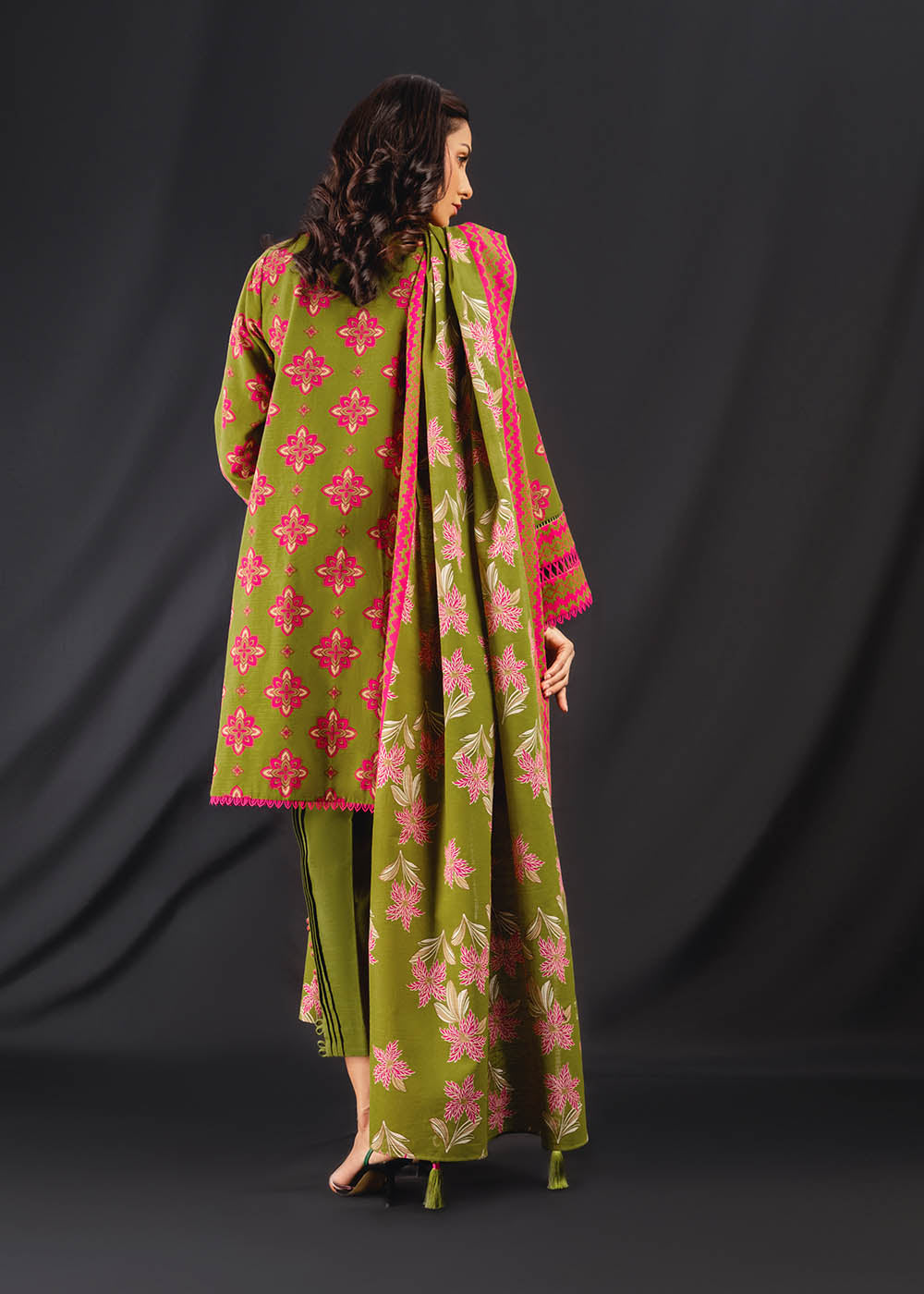 3 Pc Printed Khaddar Suit With Khaddar Dupatta