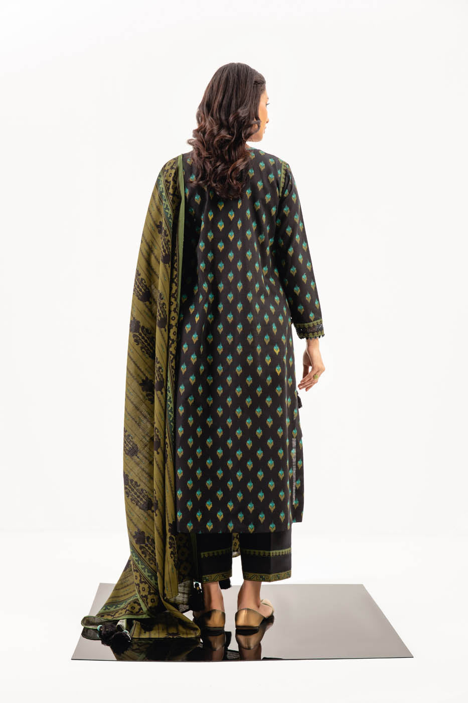 3 Pc Printed Khaddar Suit With Khaddar Dupatta