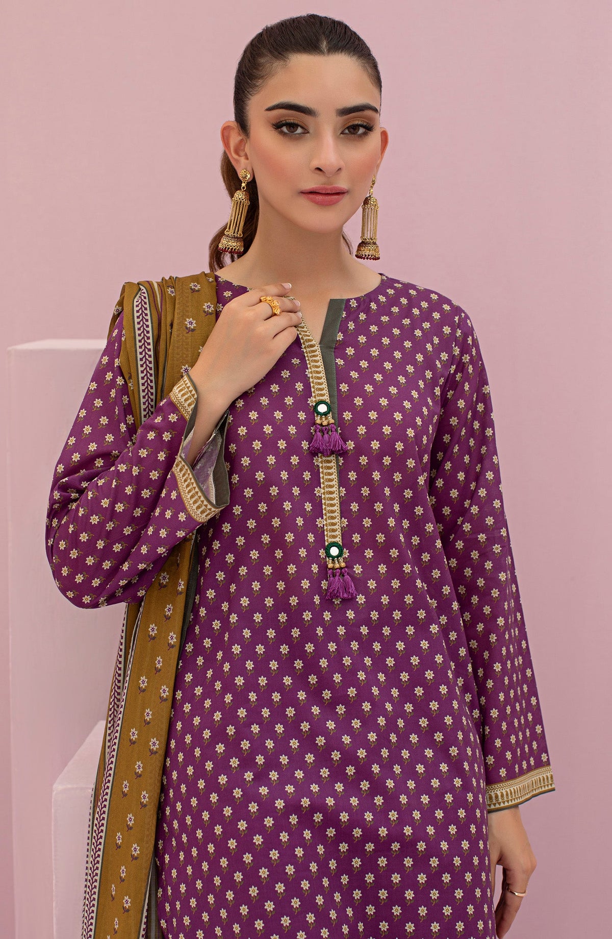 Orient - Unstitched 3 Piece Printed Lawn Shirt , Cambric Pant and Lawn Dupatta