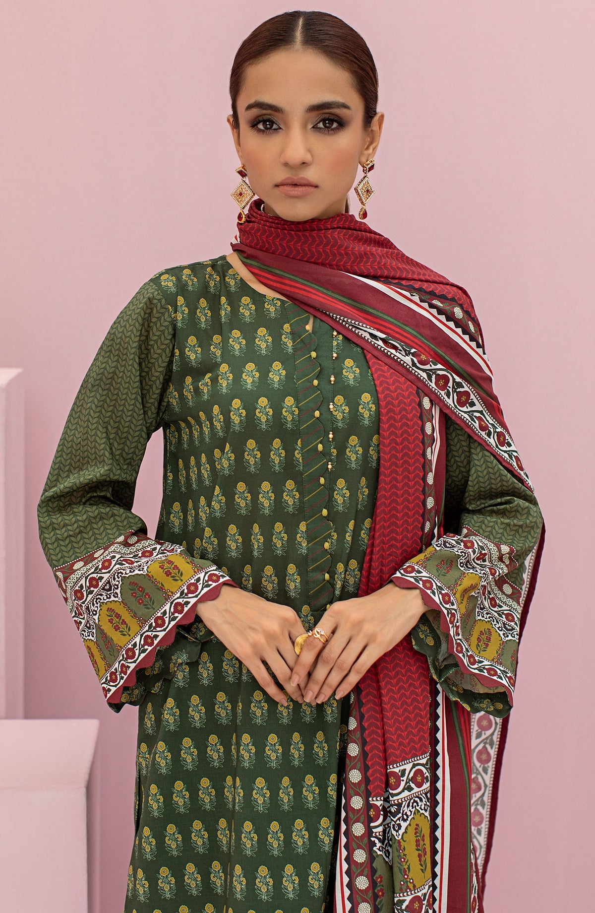 Orient - Unstitched 3 Piece Printed Lawn Shirt , Cambric Pant and Lawn Dupatta