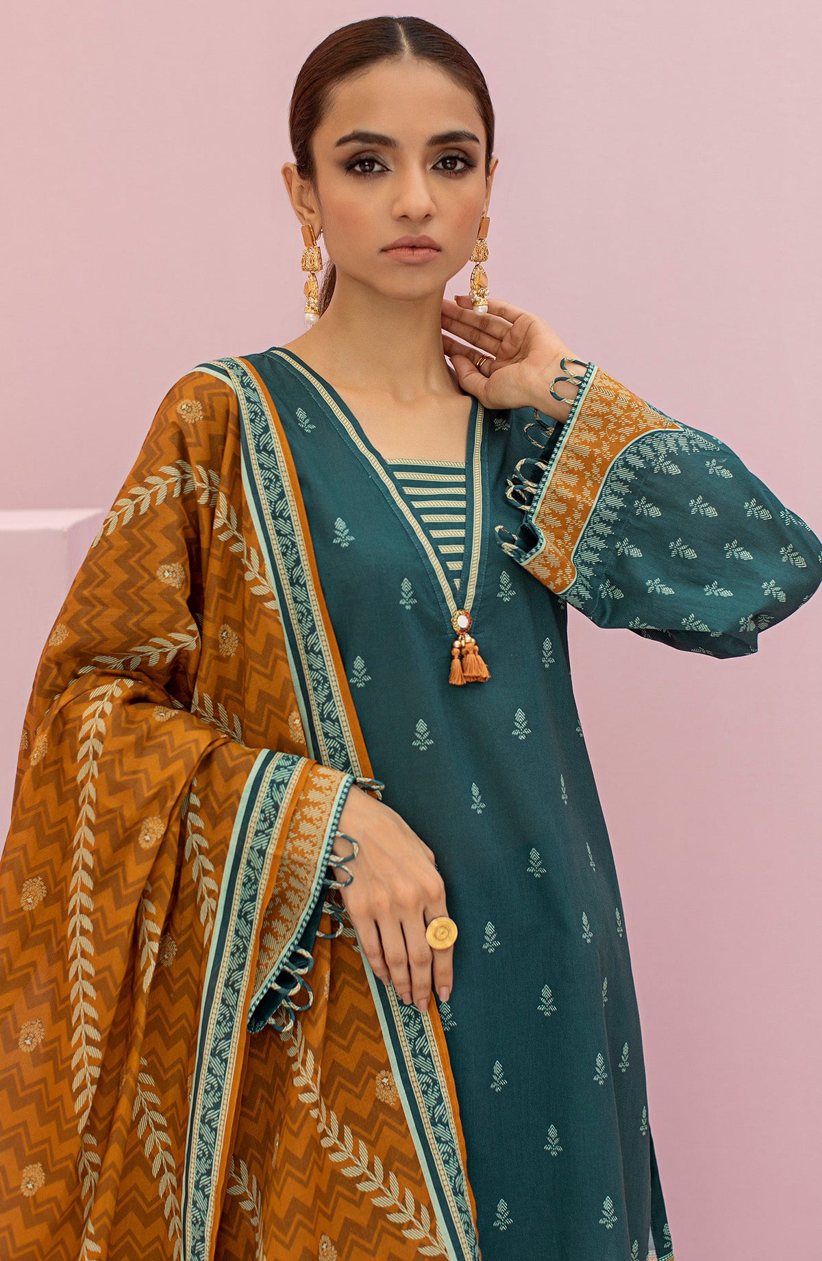 Orient - Unstitched 3 Piece Printed Lawn Shirt , Cambric Pant and Lawn Dupatta
