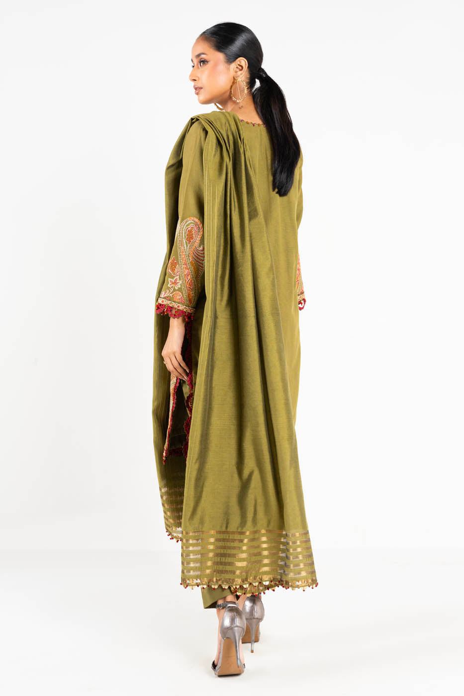 3 Pc Embroidered Khaddar Suit With Yarn Dyed Dupatta