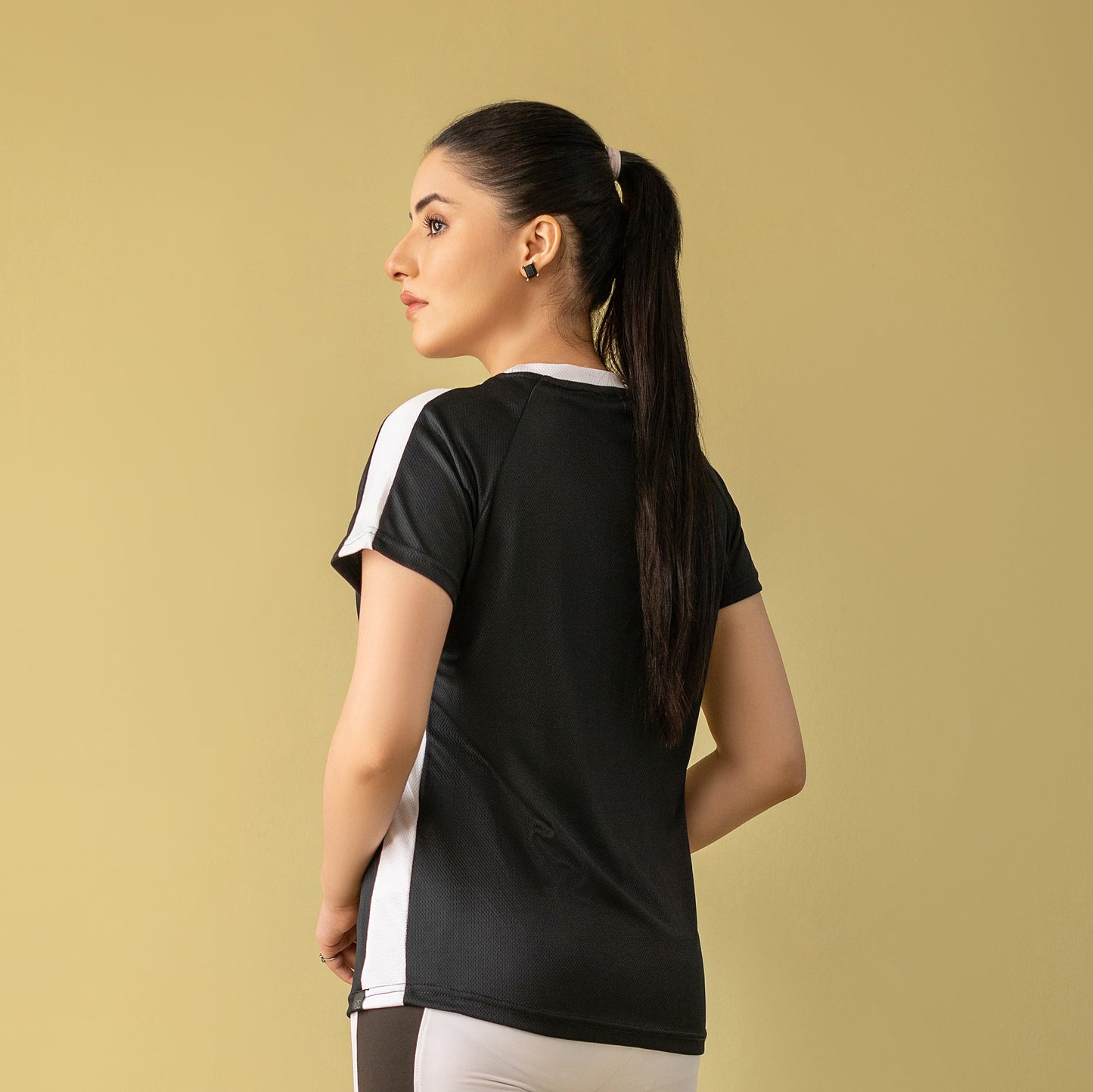Decuir - Dominate Activewear T-shirt (White And Black)