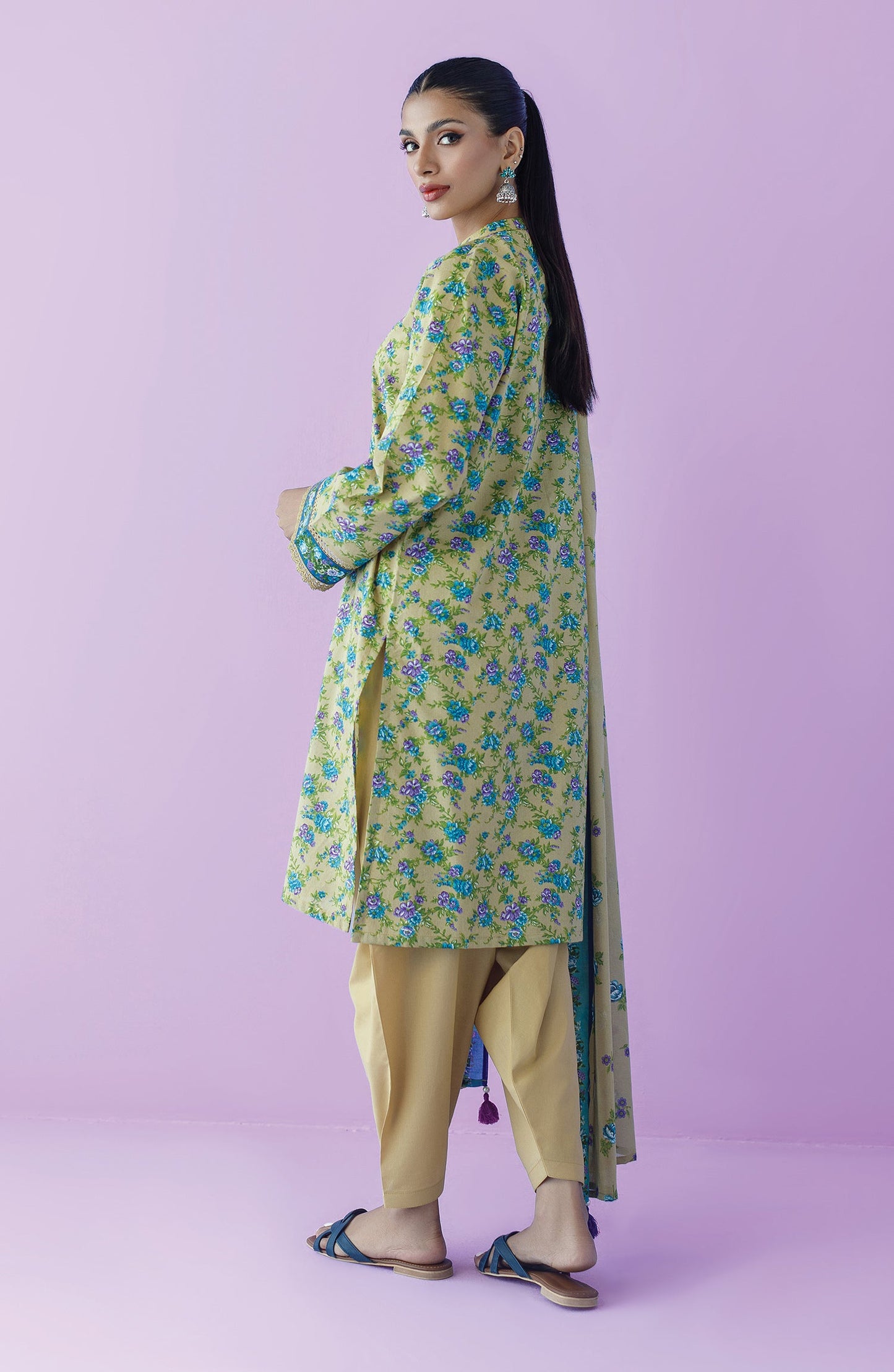 Orient - Unstitched 3 Piece Printed Lawn Shirt , Cambric Pant and Lawn Dupatta