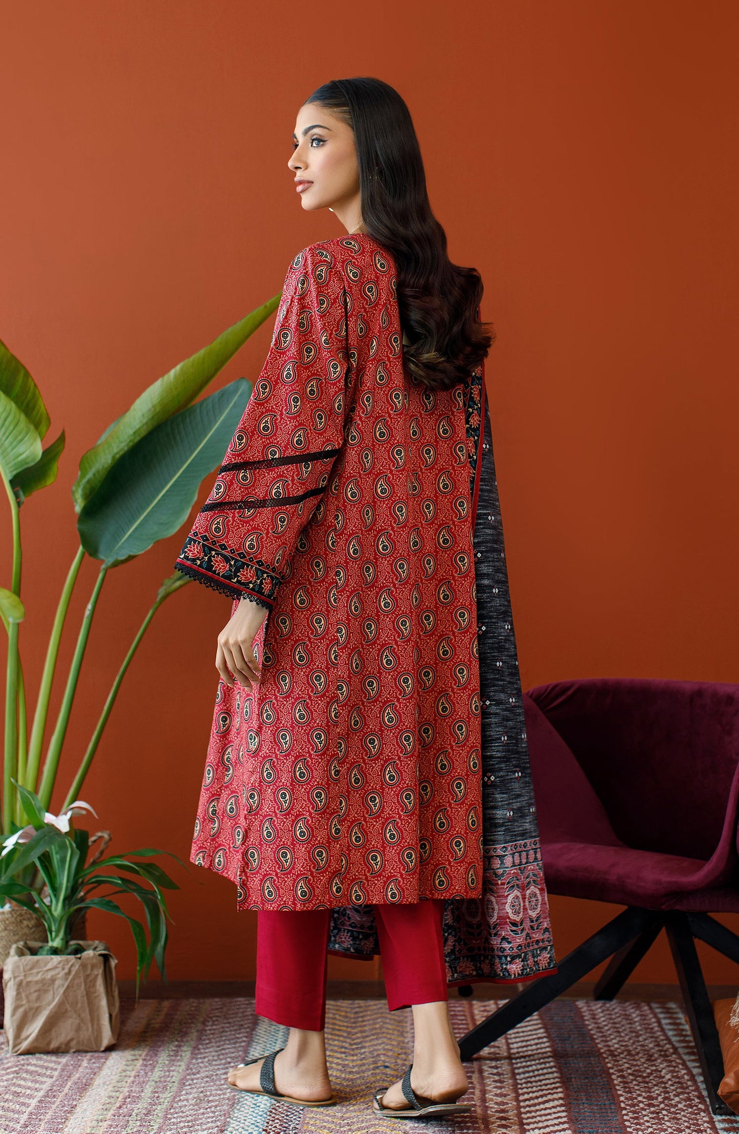 Orient - Unstitched 3 Piece Printed Khaddar Shirt , Khaddar Pant and Khaddar Dupatta