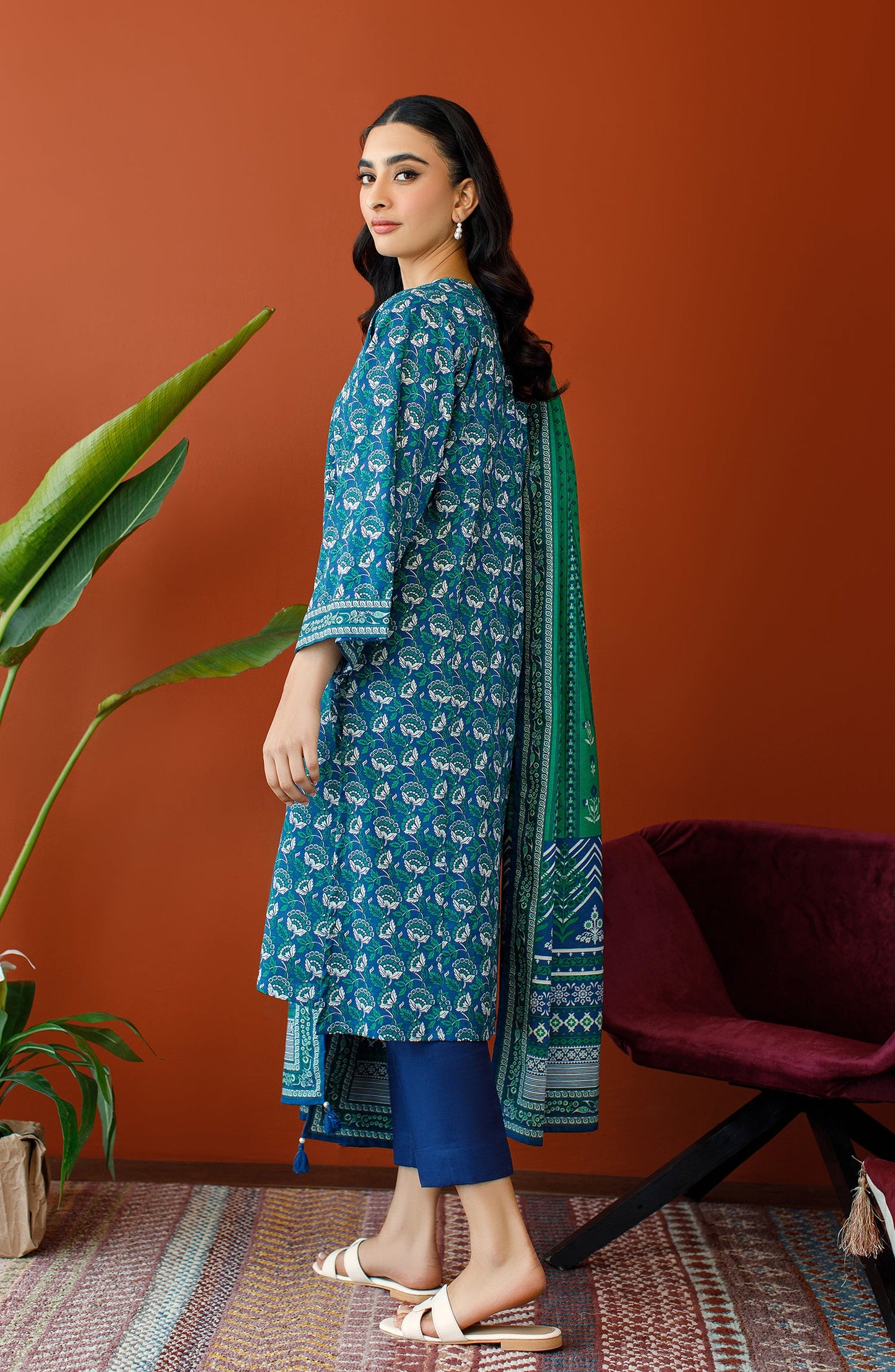 Orient - Unstitched 3 Piece Printed Khaddar Shirt , Khaddar Pant and Khaddar Dupatta