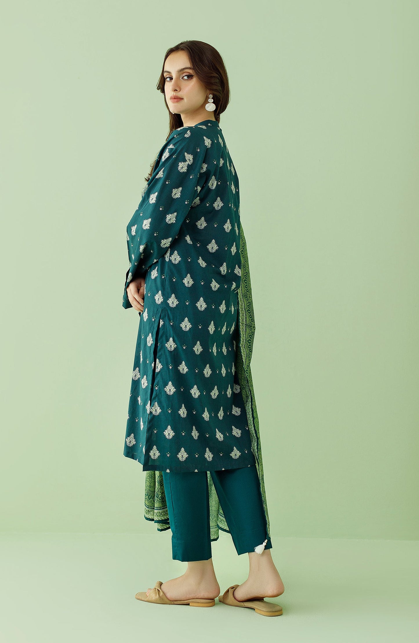 Orient - Unstitched 3 Piece Printed Lawn Shirt , Cambric Pant and Lawn Dupatta