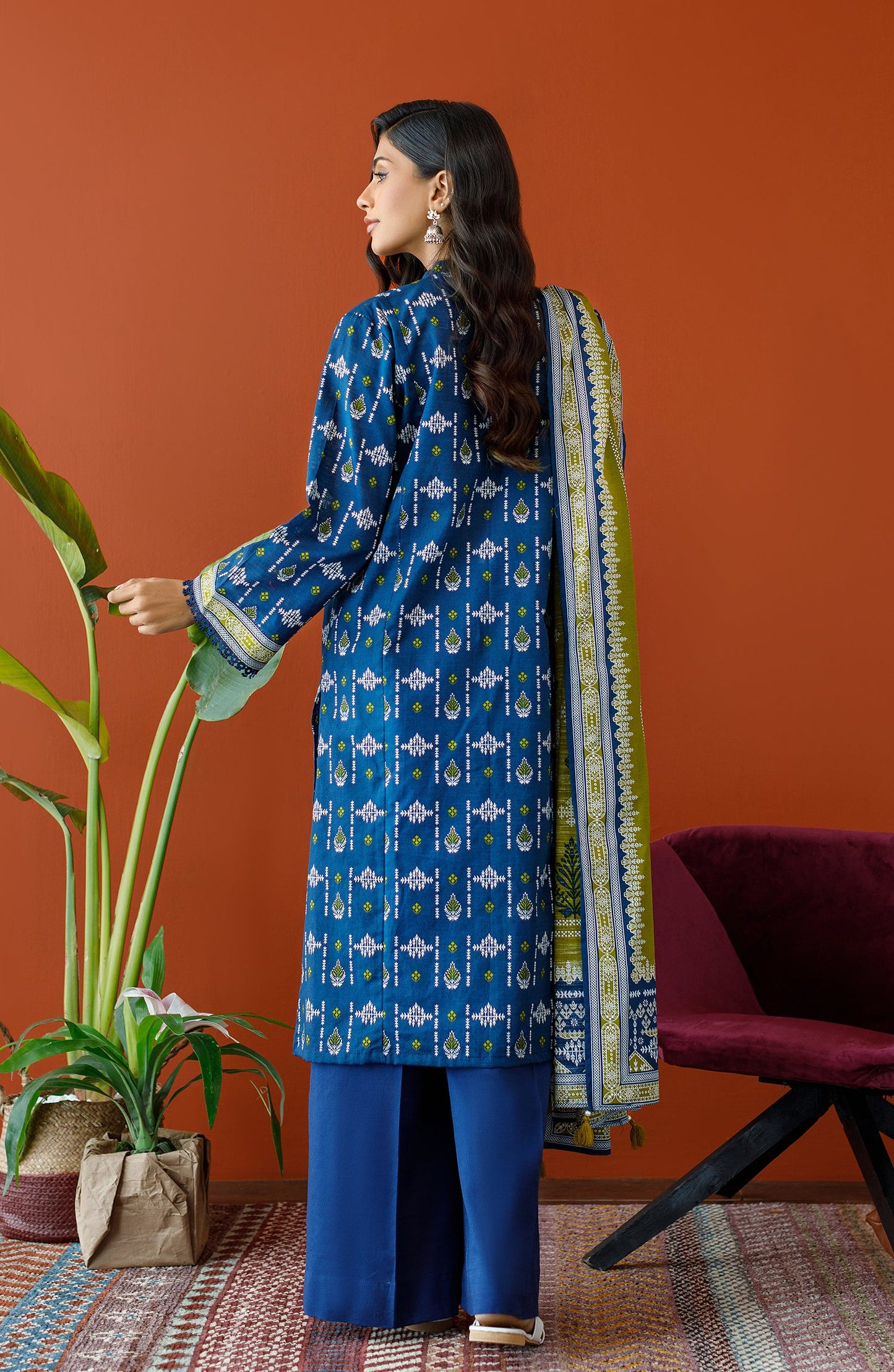 Orient - Unstitched 3 Piece Printed Khaddar Shirt , Khaddar Pant and Khaddar Dupatta