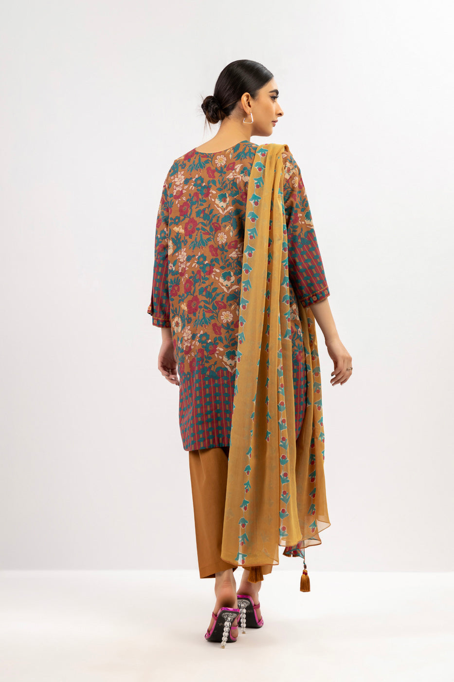 3 Pc Printed Cambric Suit With Chiffon Dupatta
