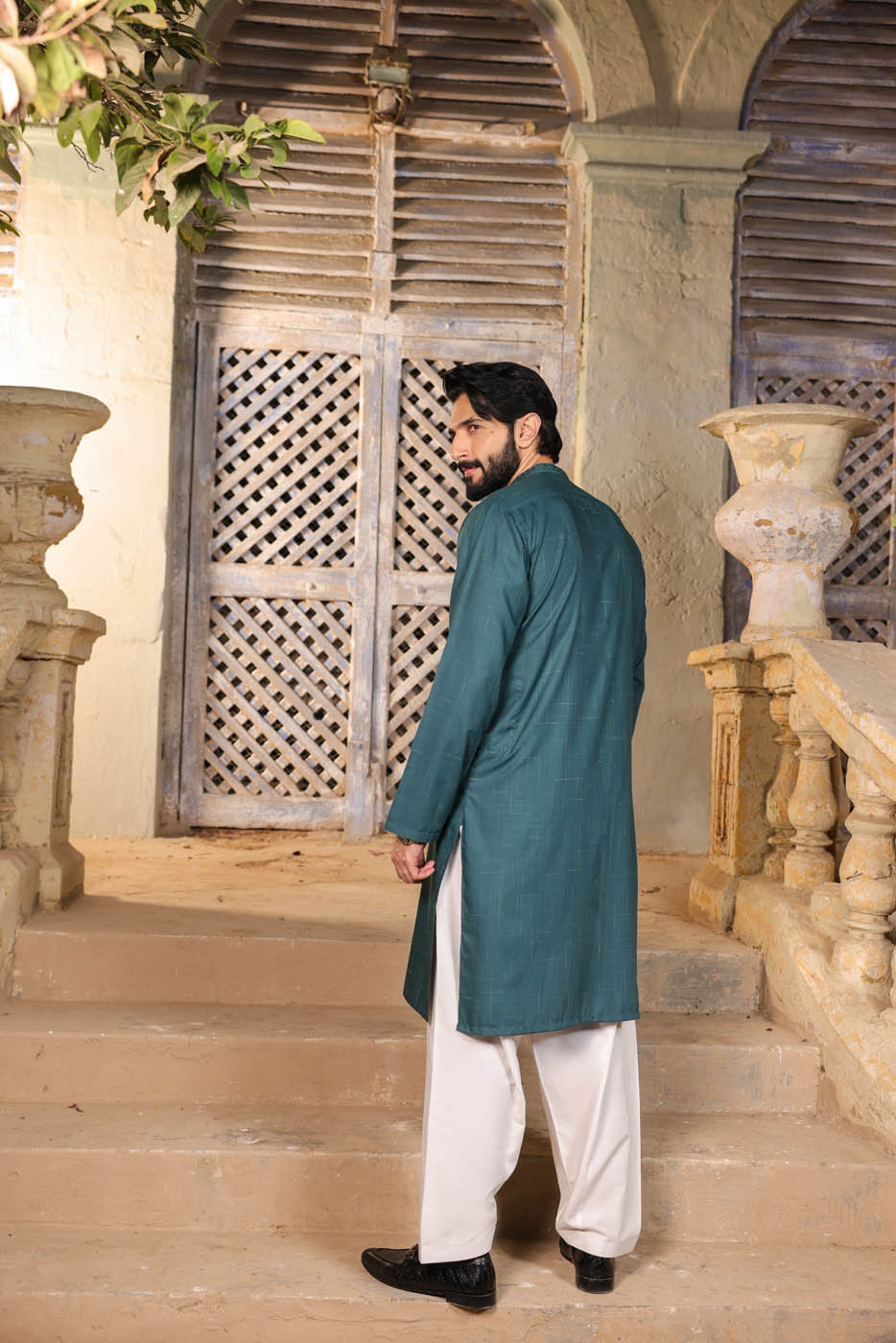 Dyed Embroidered Blended Kurta