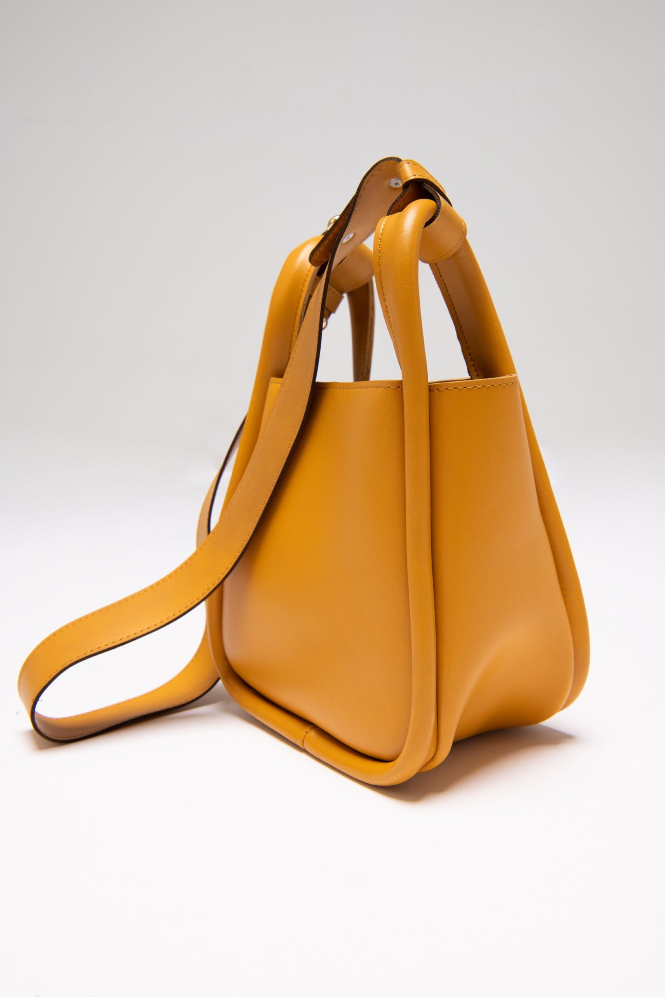 BTW - EXTENDED STRAP BUCKET BAG