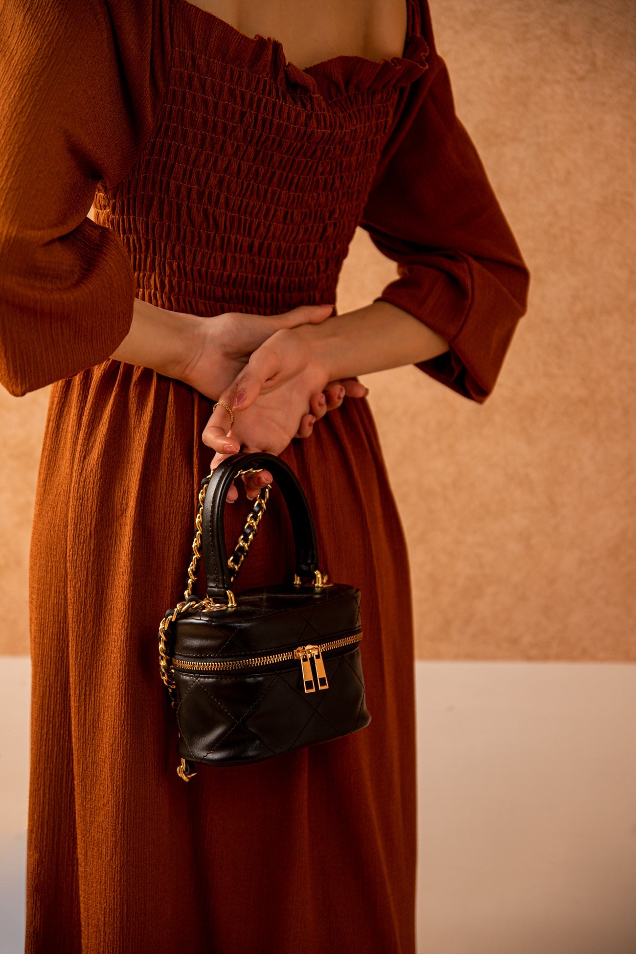 BTW - ROUND QUILTED HANDLE BAG