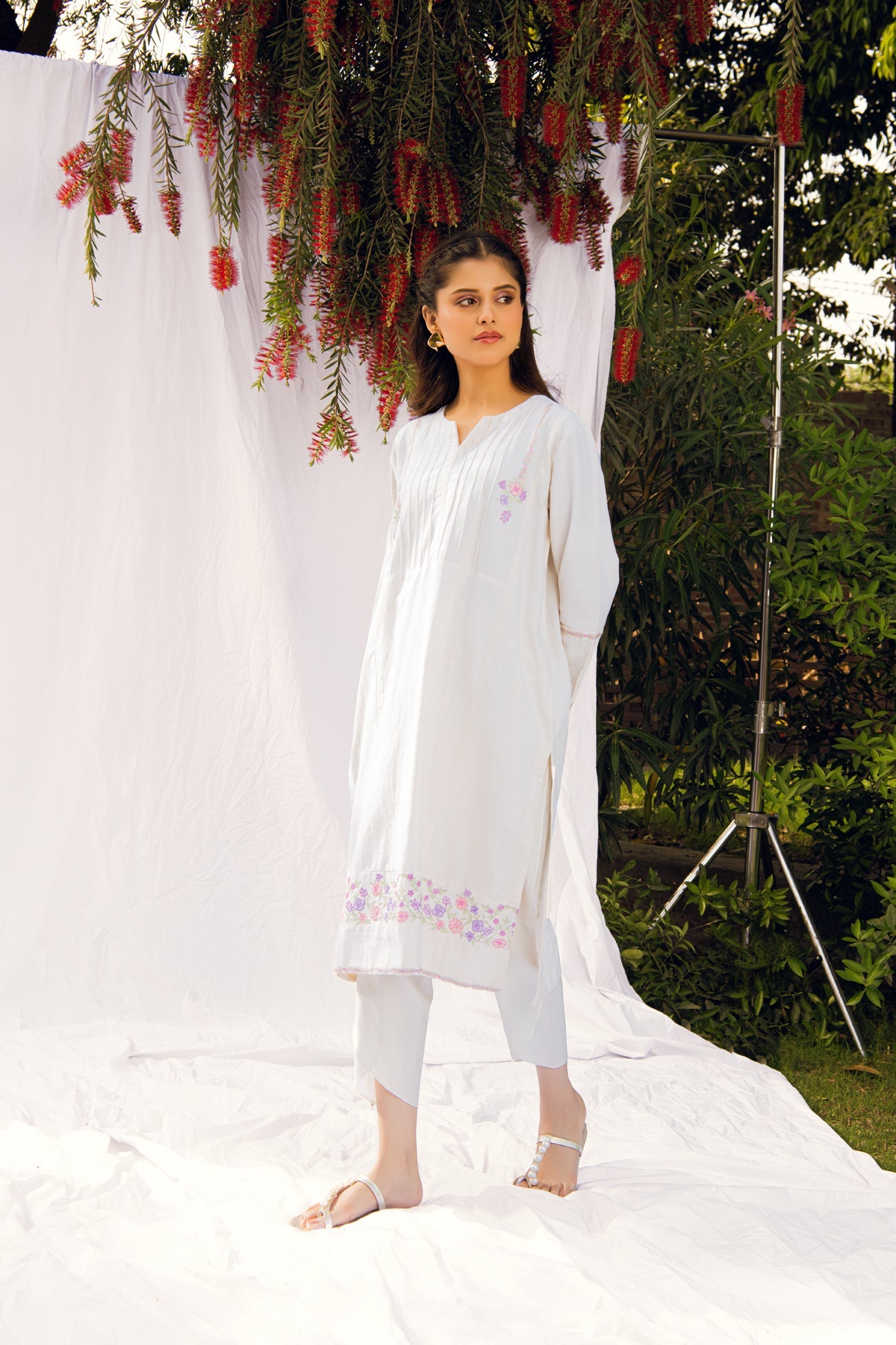 BTW - LINEAR EMBROIDERED KURTA
