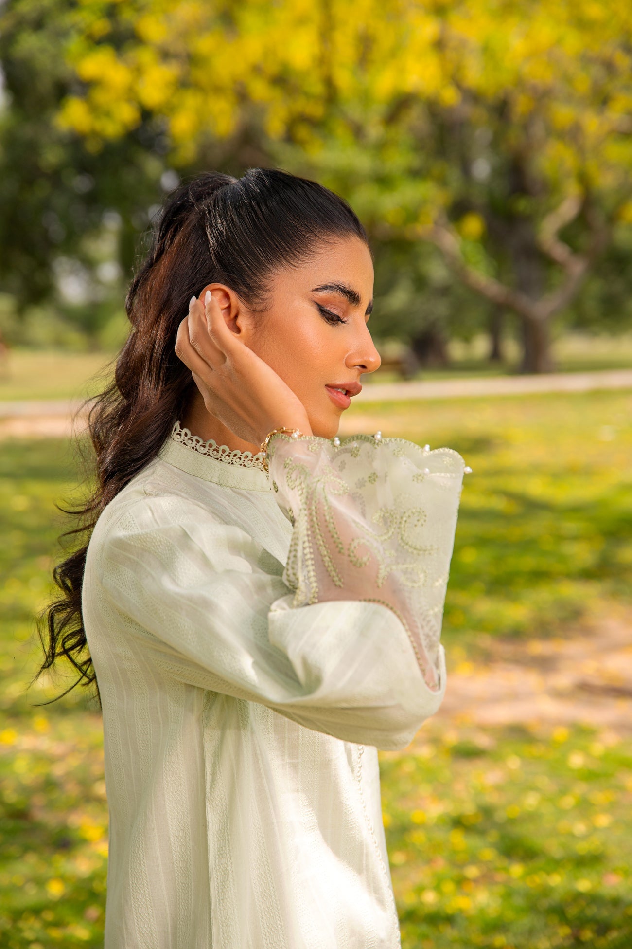 BTW - EMBROIDERED CHICKEN KARI