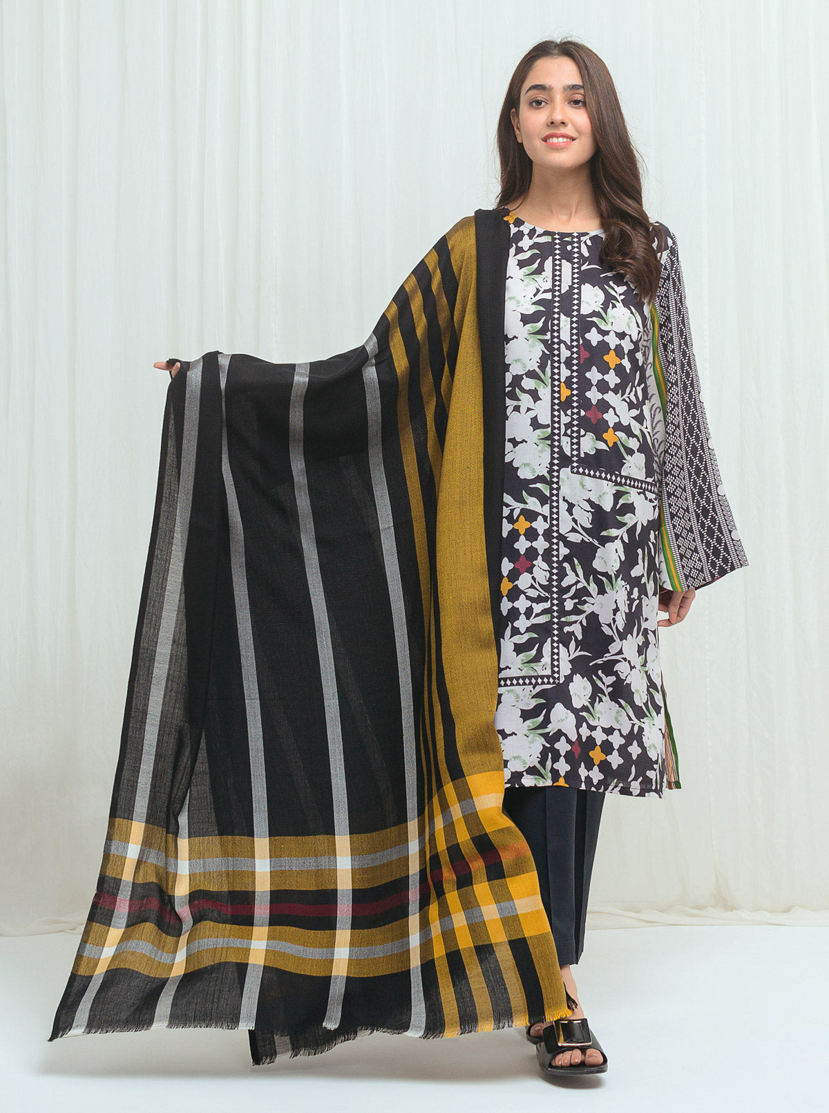 Beechtree - Black Oyster With Woven Shawl-3P