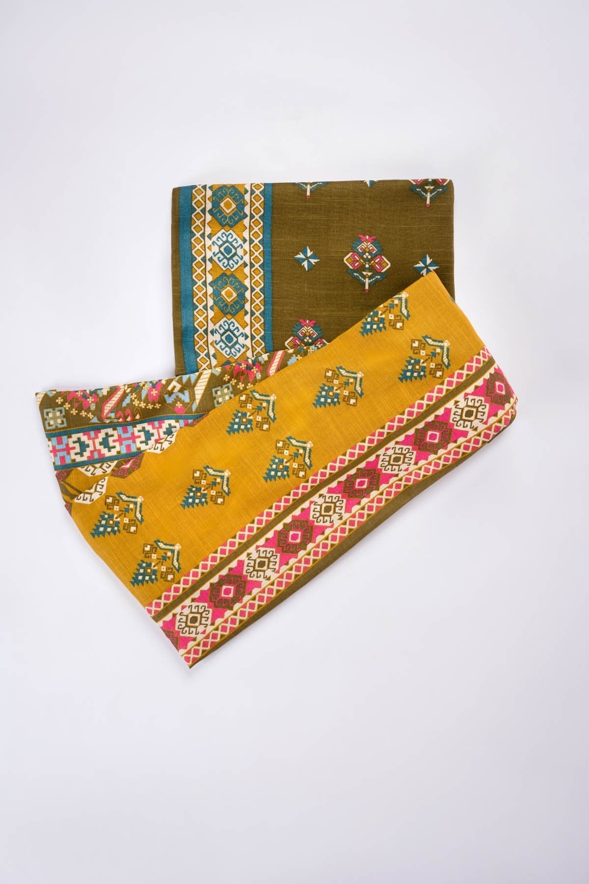 Alkaram - 3 Pc Printed Khaddar Suit With Printed Khaddar Dupatta