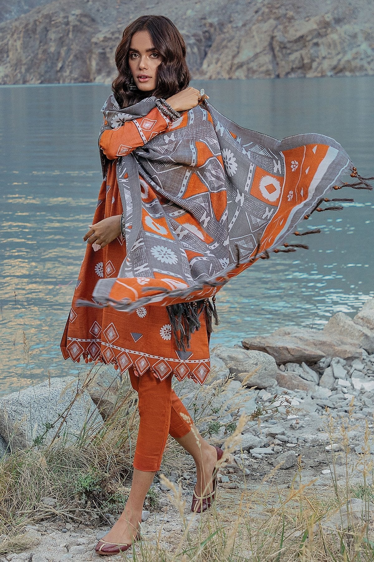 Alkaram - 3 Pc Printed Khaddar Suit With Shawl