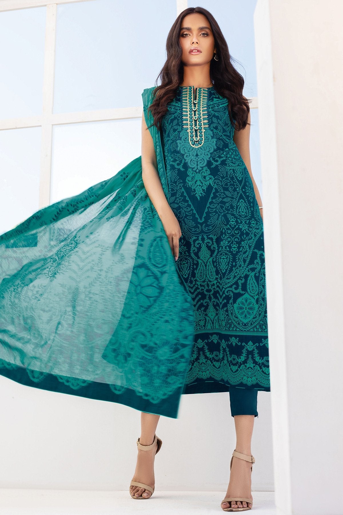 Alkaram - 3 Pc Embroidered Slub Lawn Suit With Lawn Dupatta