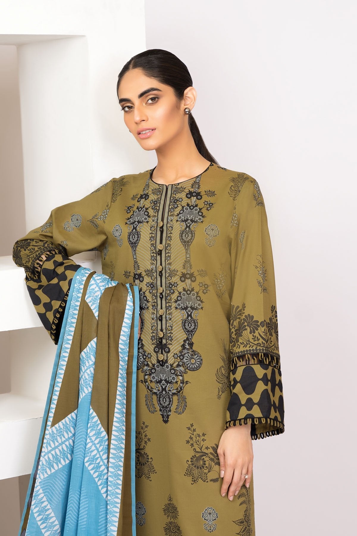 Alkaram - 3 Pc Printed Lawn Suit With Printed Lawn Dupatta