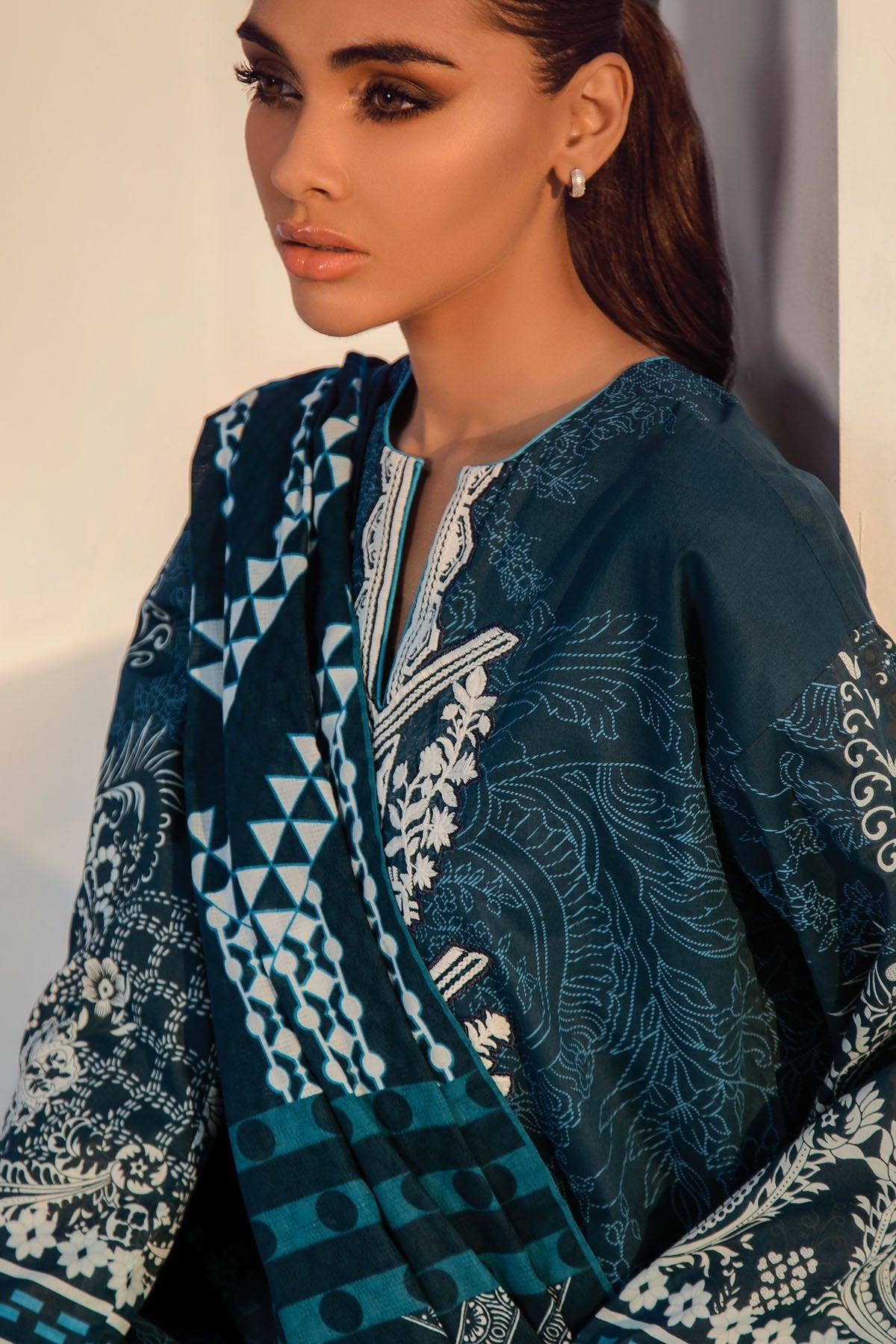 Alkaram - 3 Pc Embroidered Lawn Suit With Jacquard Net Dupatta