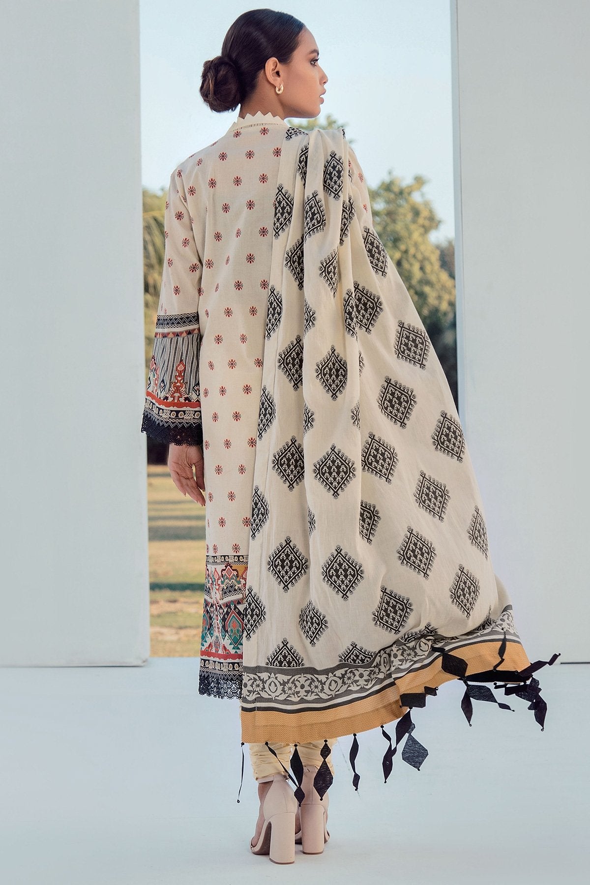 Alkaram - 3 Pc Digital Printed Lawn Suit With Jacquard Dupatta