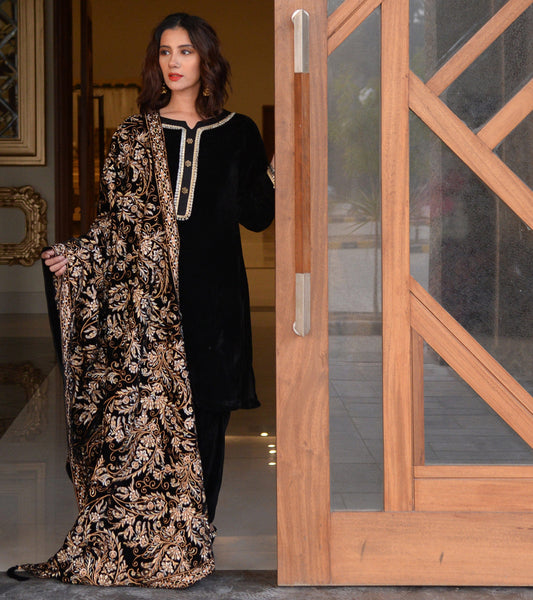 Ellena - Embroidered Velvet Shawl