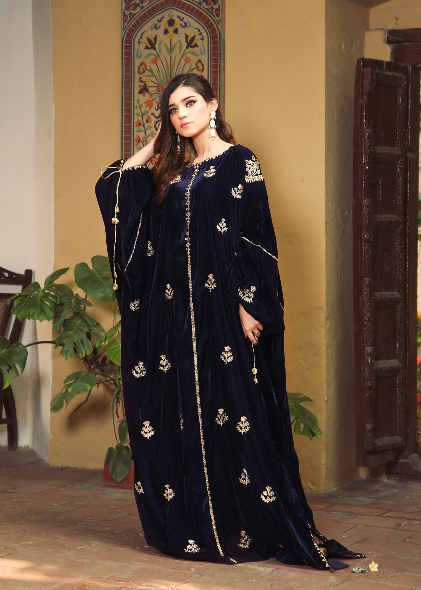 Dure Shahwar - Blue Velvet Kaftan