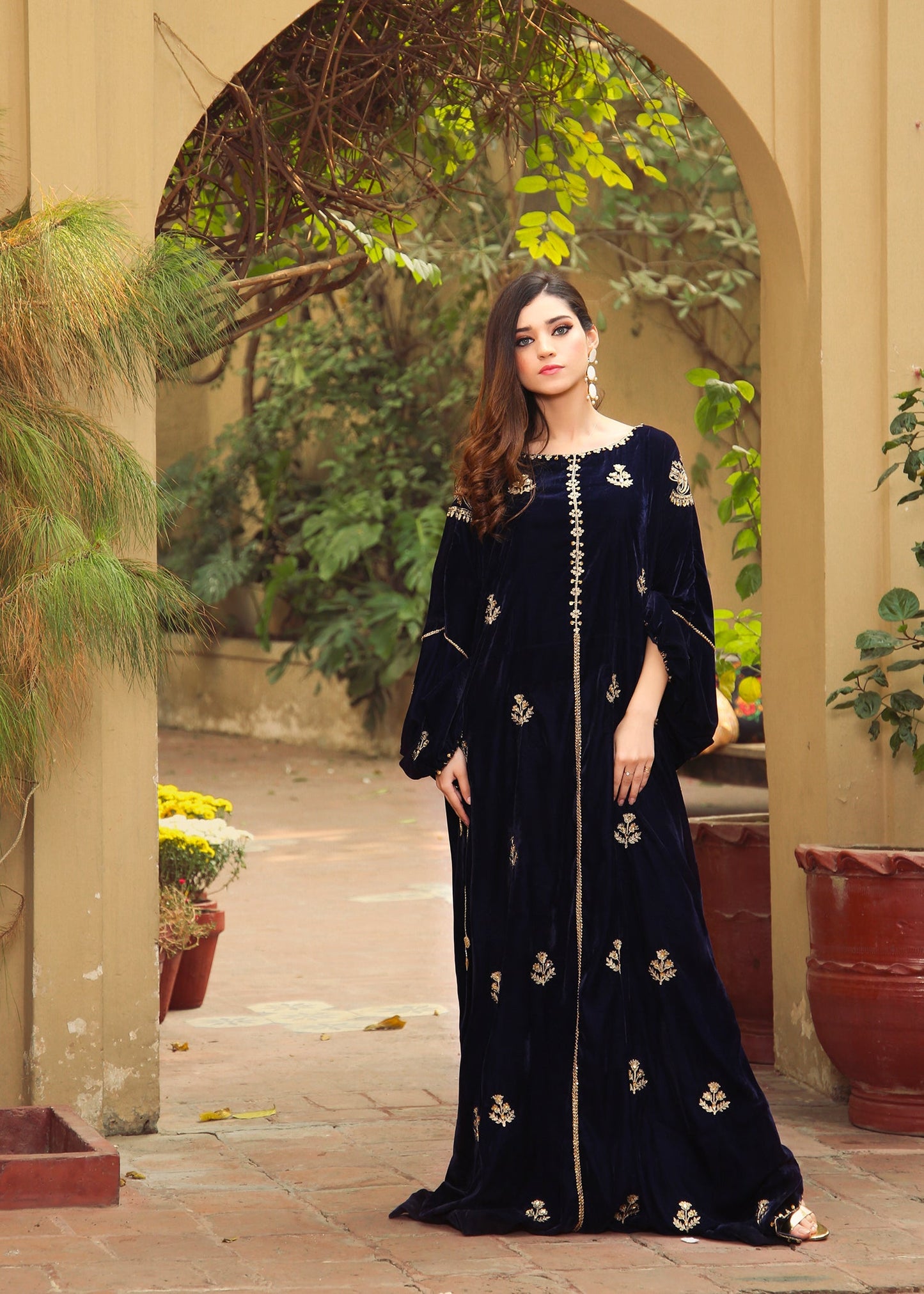 Dure Shahwar - Blue Velvet Kaftan