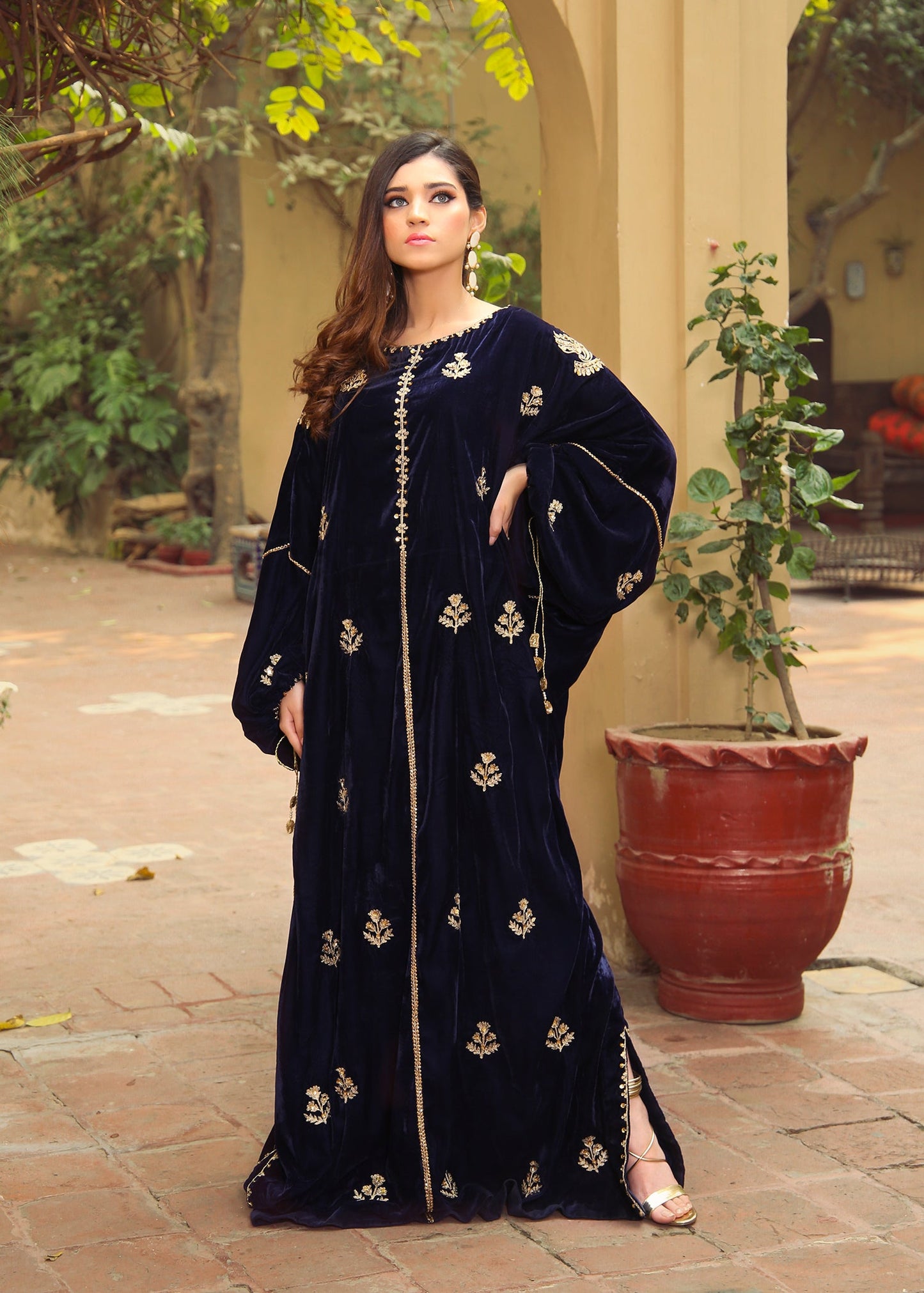 Dure Shahwar - Blue Velvet Kaftan