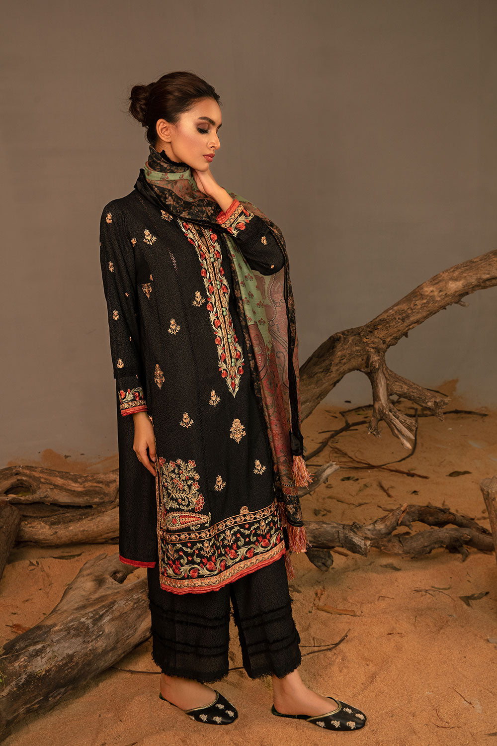 Sobia Nazir - Design 2A Autumn/Winter 2023 Unstitched