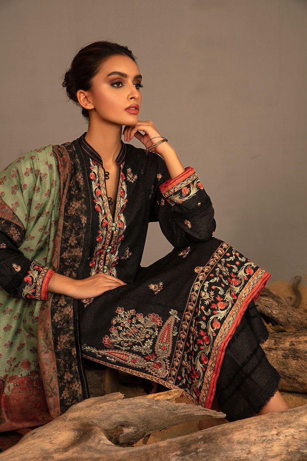 Sobia Nazir - Design 2A Autumn/Winter 2023 Unstitched